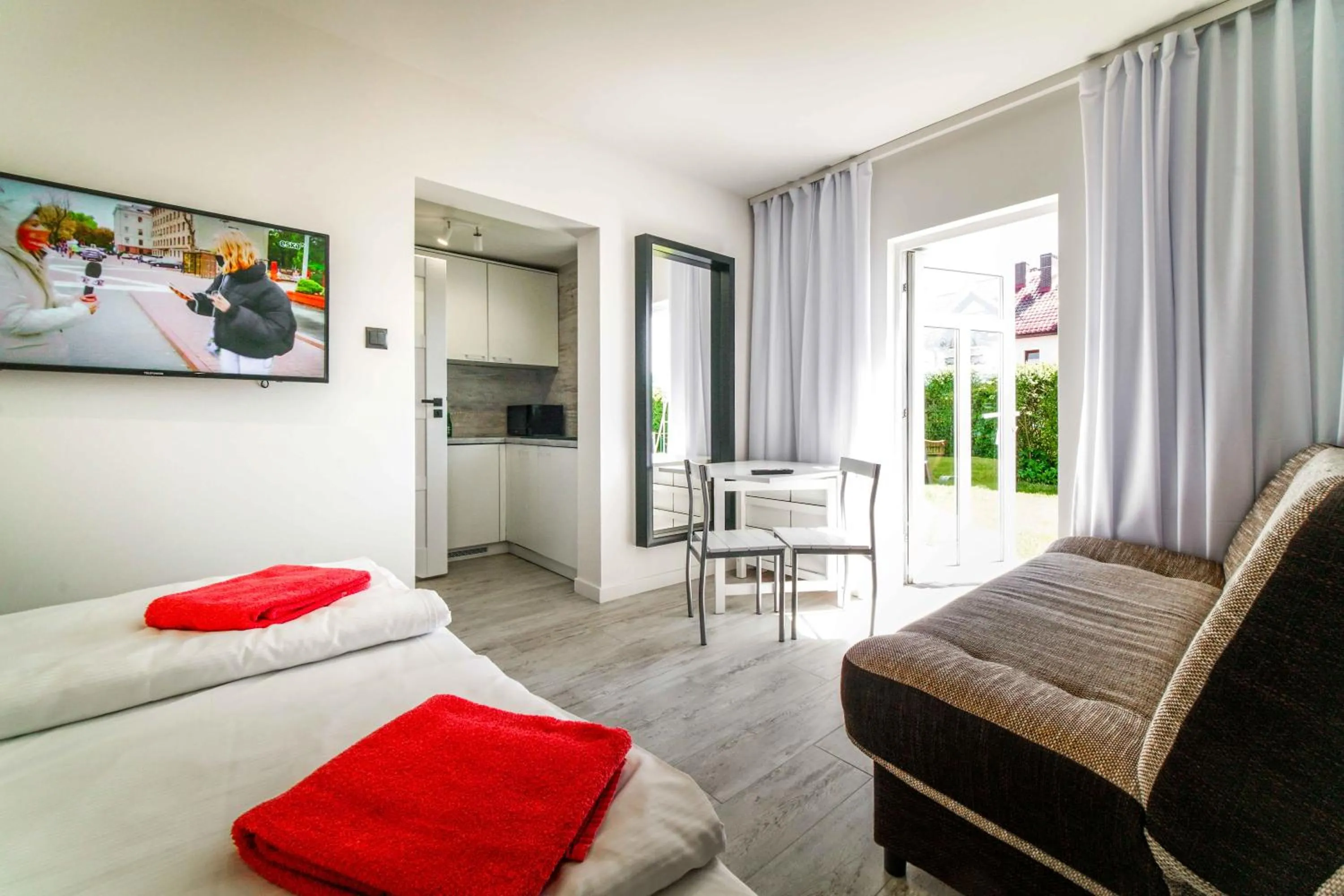 Quadruple Room with Garden View in Dobre smaki at Wczasowa8 sea resort