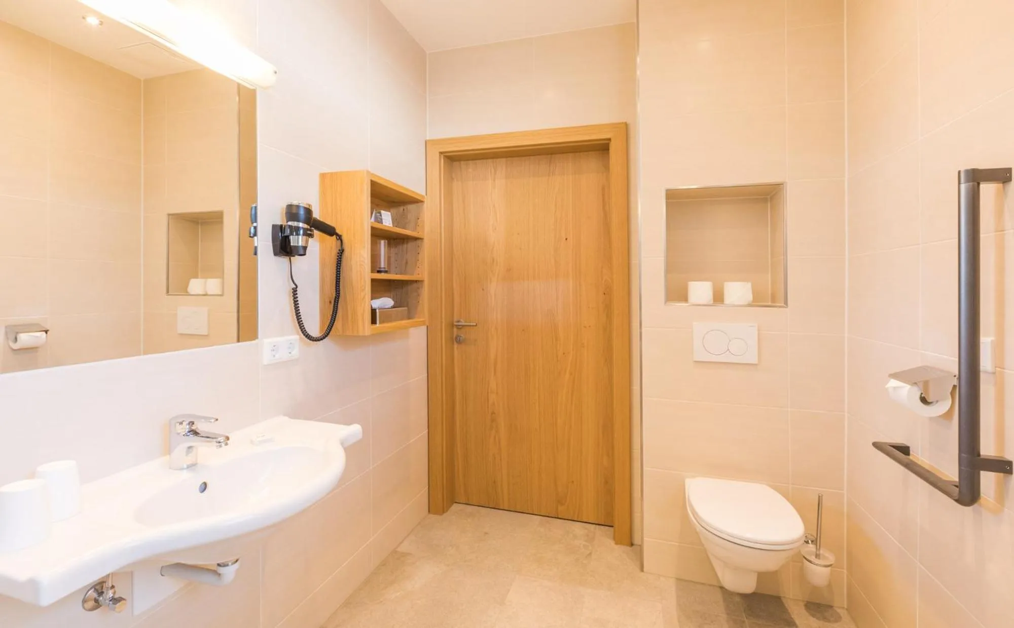 Bathroom in Panoramahotel Gürtl