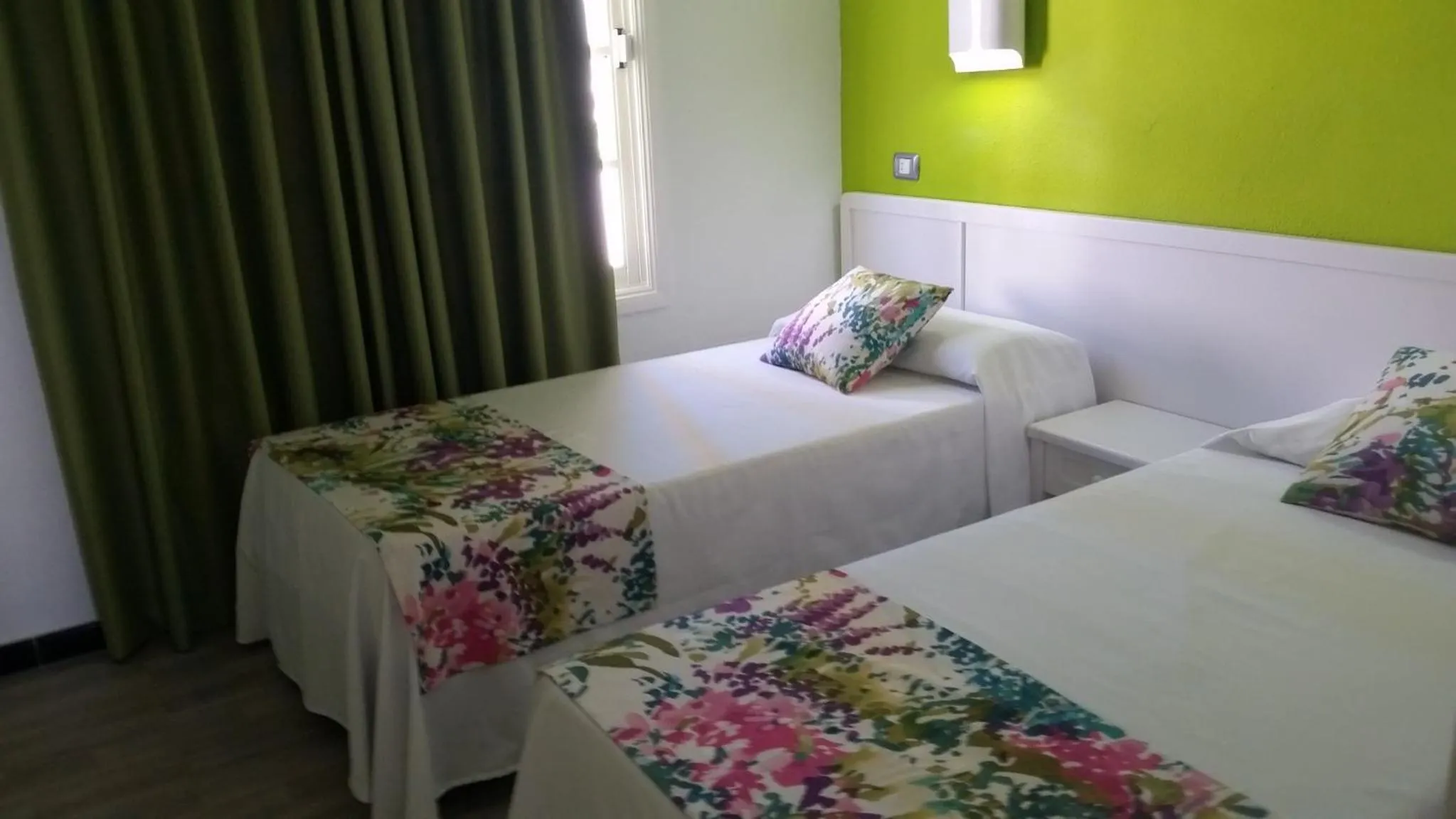 Bedroom, Bed in Vista Oasis