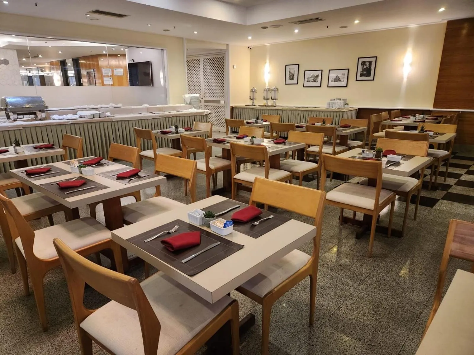 Restaurant/places to eat in Mirador Rio Copacabana Hotel