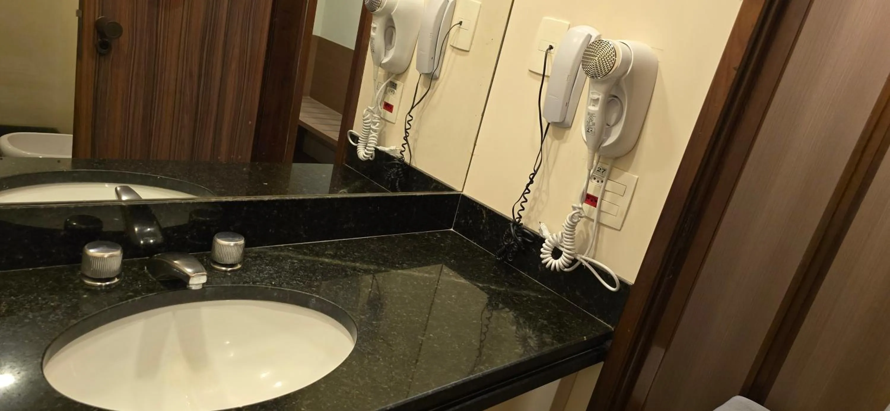 Bathroom in Mirador Rio Copacabana Hotel