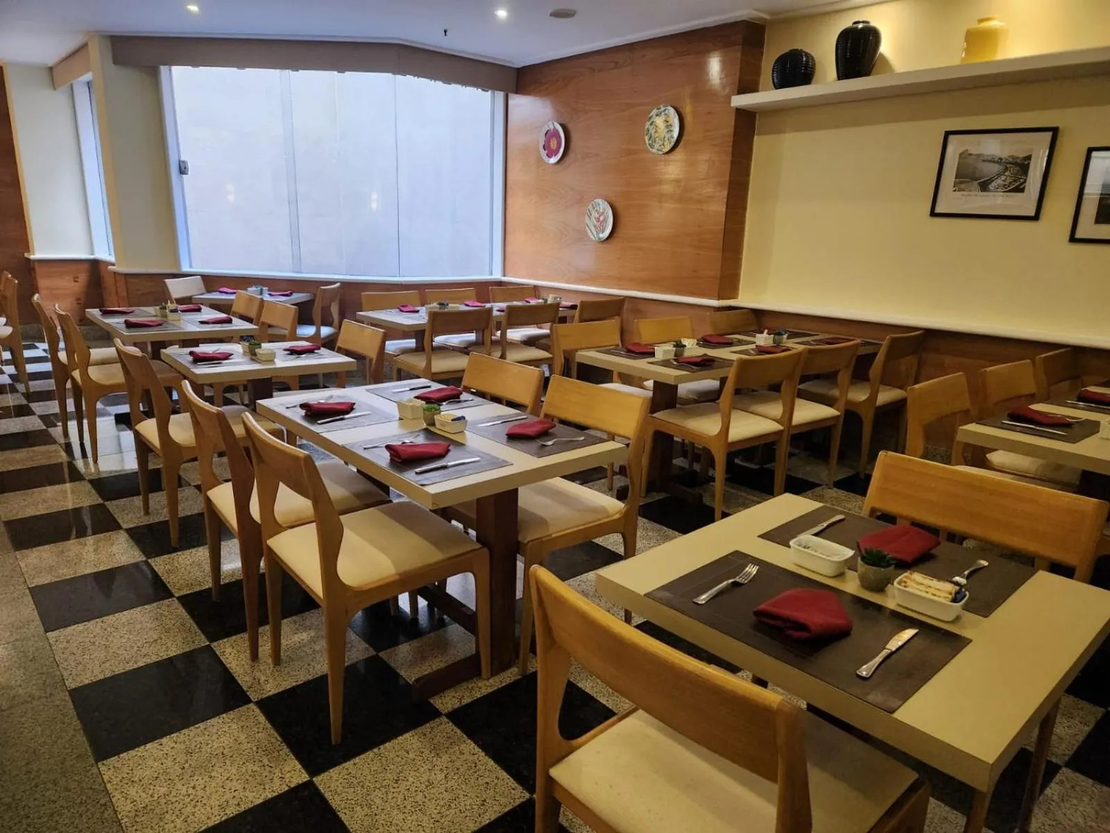 Restaurant/places to eat in Mirador Rio Copacabana Hotel