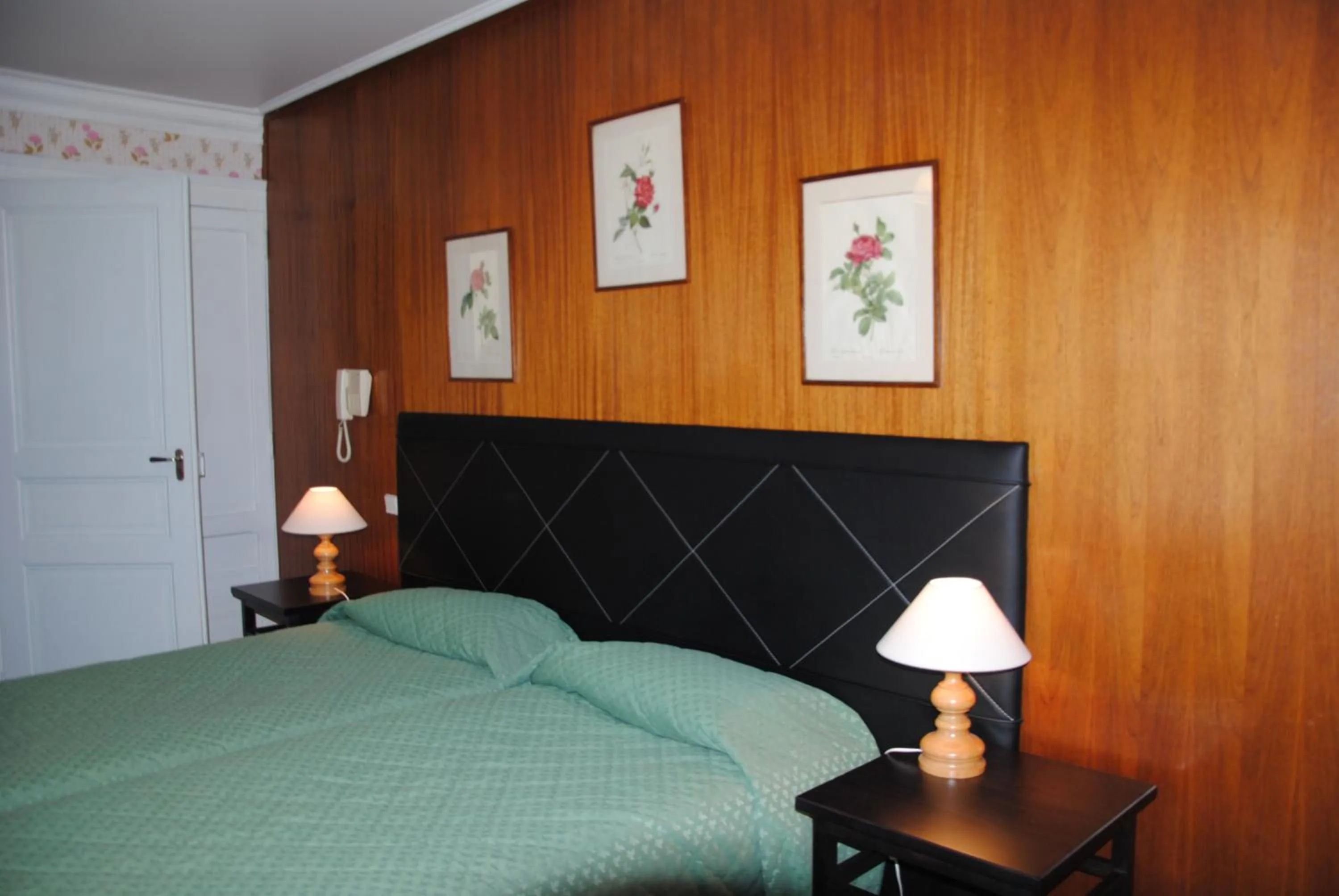 Bedroom in Hôtel Richemond