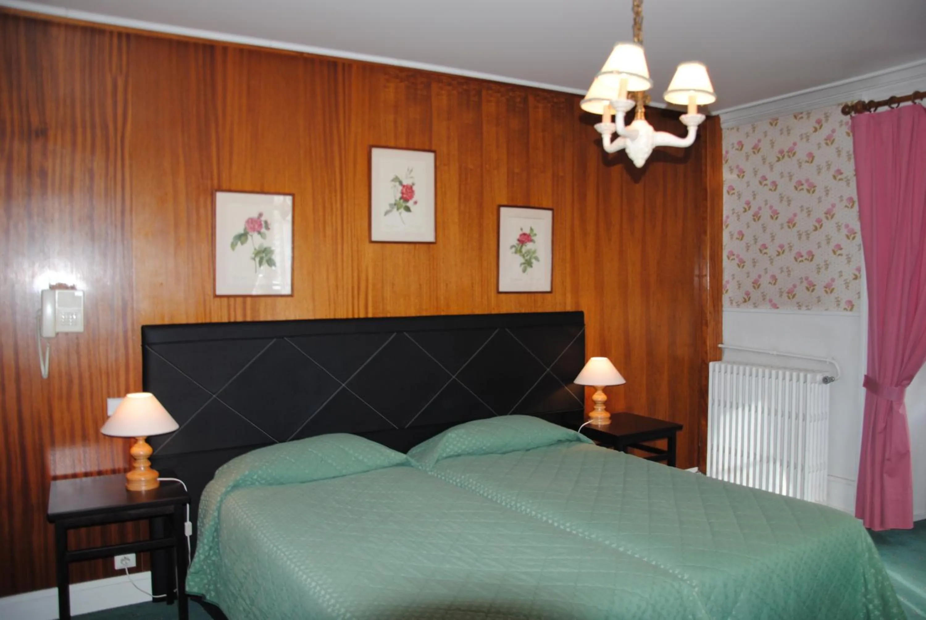 Bedroom in Hôtel Richemond