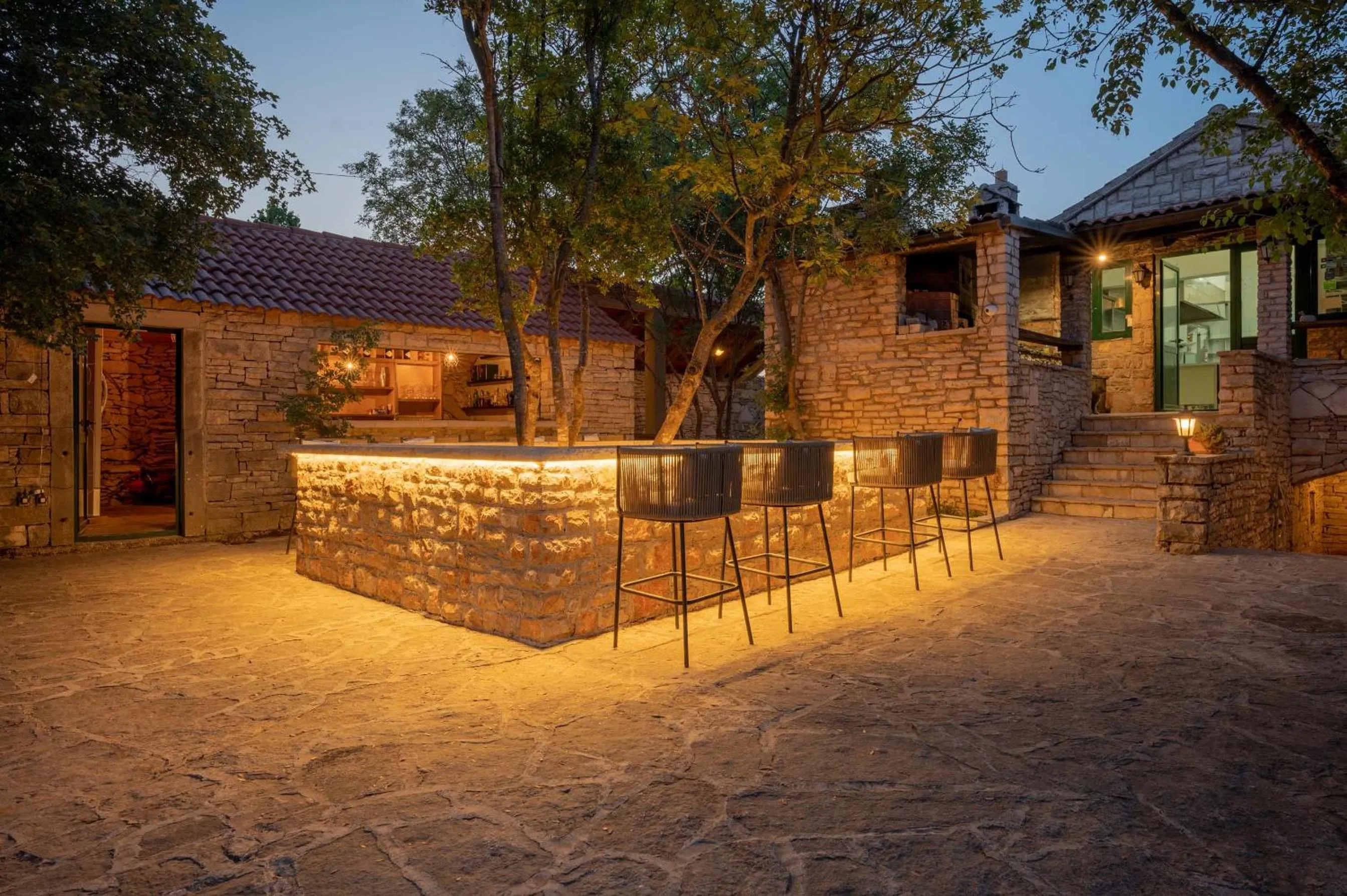 Restaurant/places to eat in Nono Ban Stone & Soul