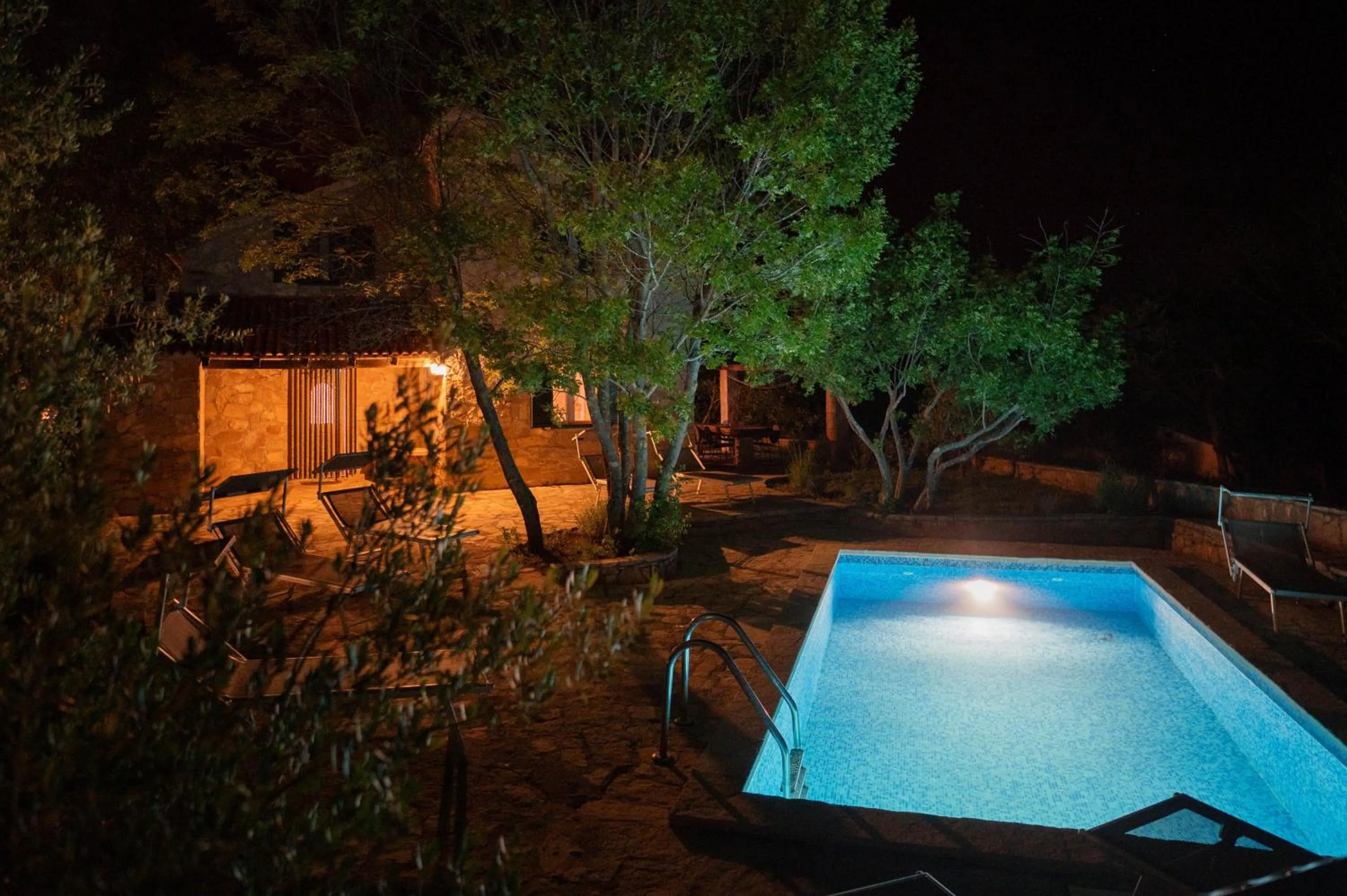 Night in Nono Ban Stone & Soul