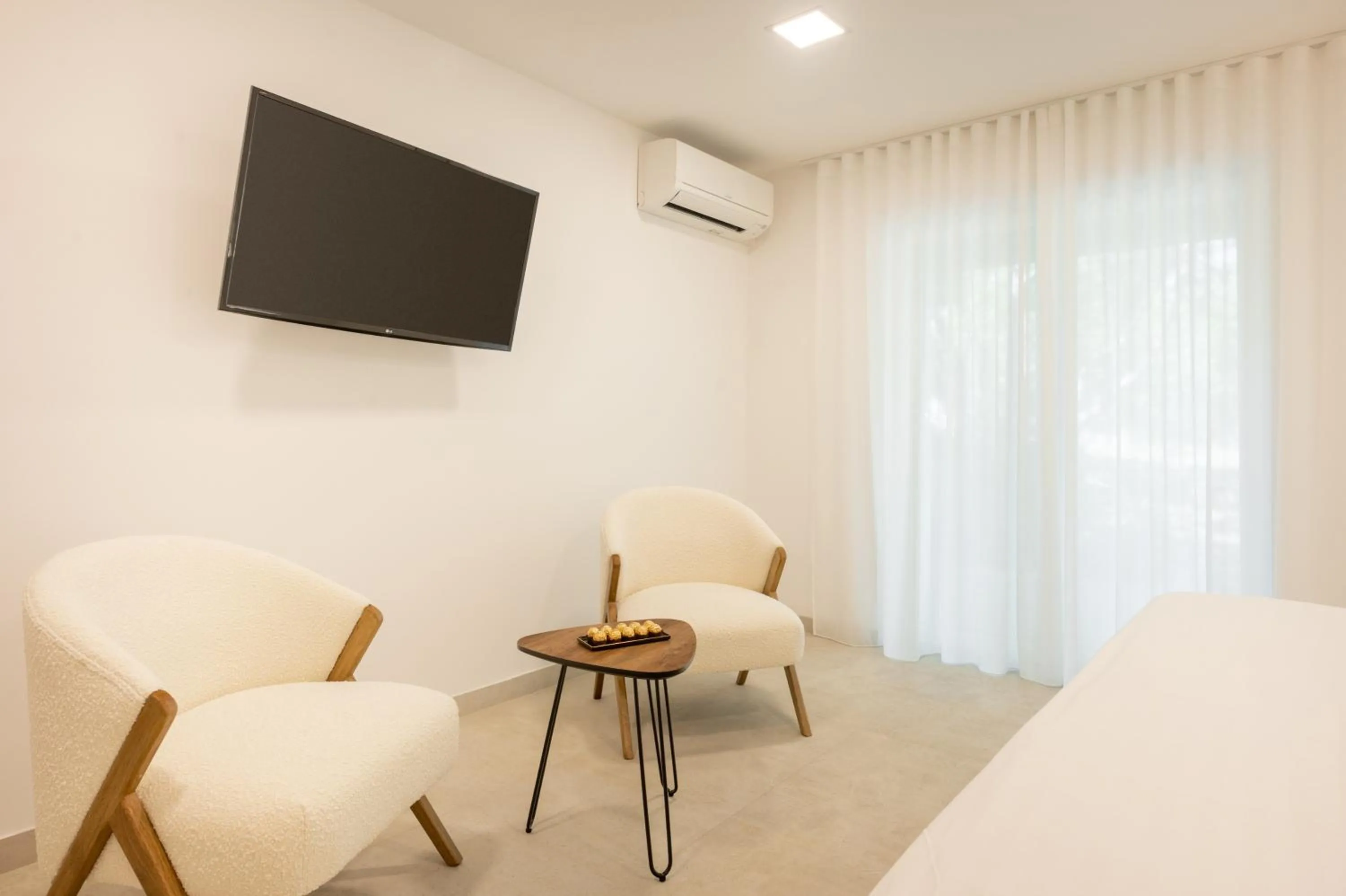 TV and multimedia, Bed in Nono Ban Stone & Soul