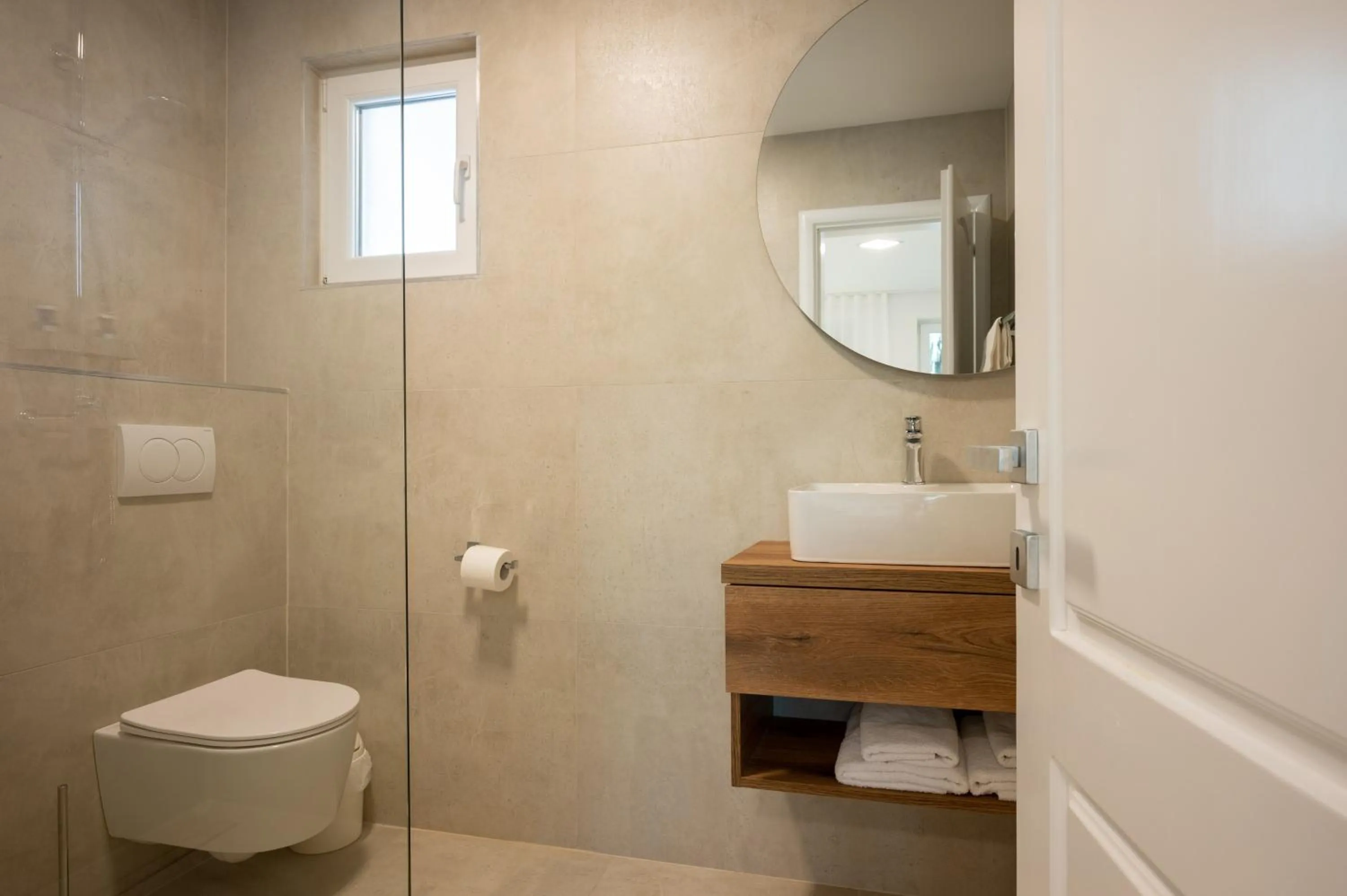 Shower in Nono Ban Stone & Soul