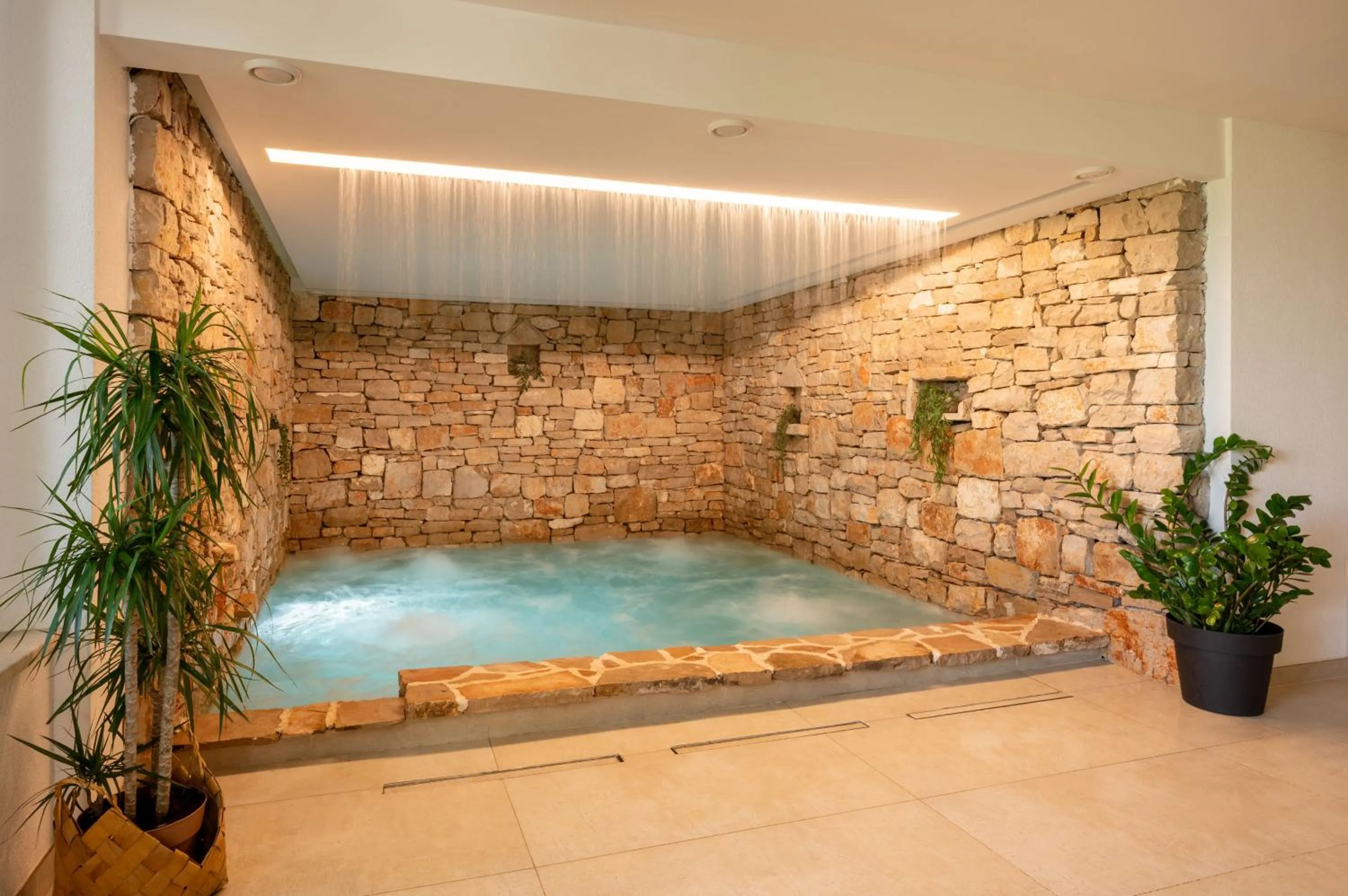 Hot Tub in Nono Ban Stone & Soul