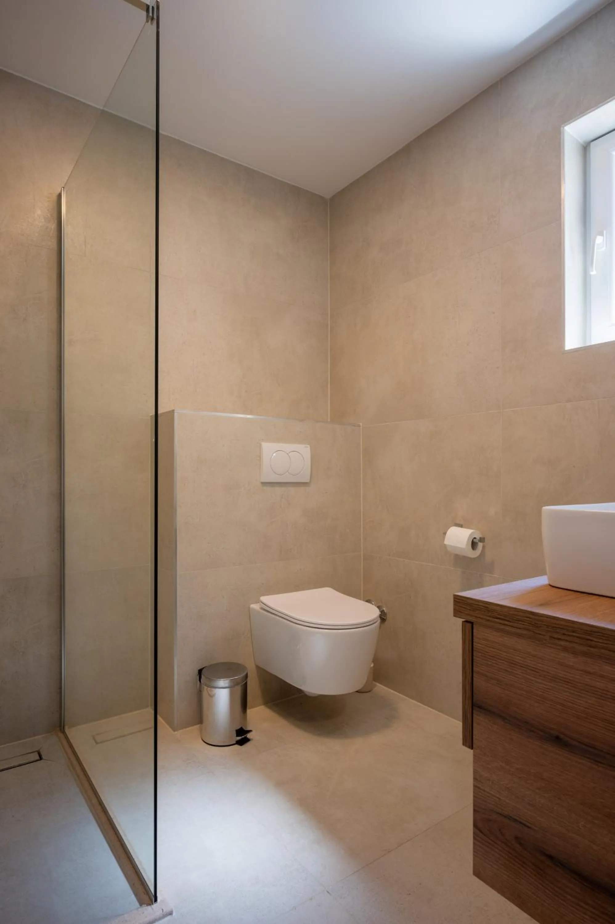 Shower in Nono Ban Stone & Soul