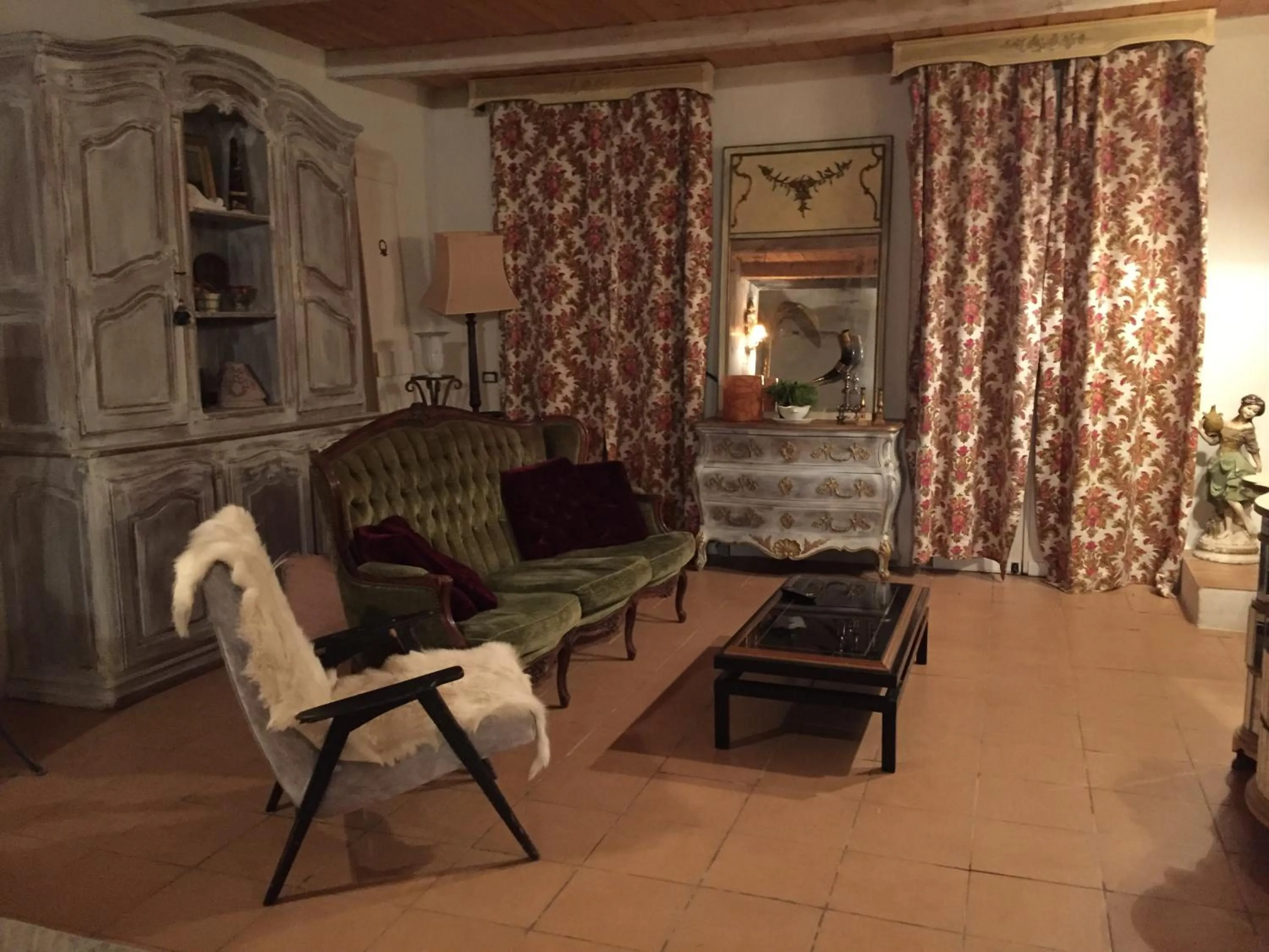 Communal lounge/ TV room in Cascina la castagnara