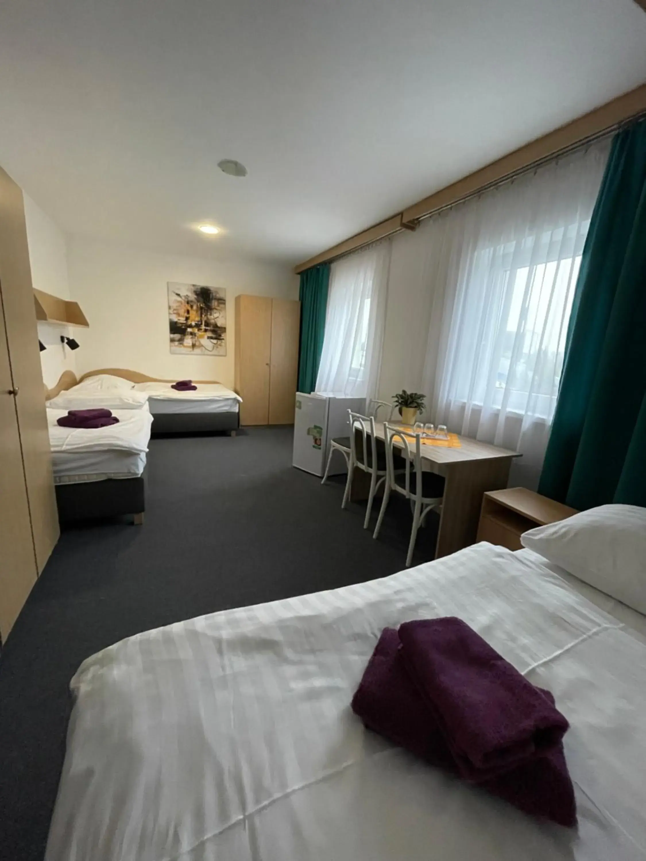 Twin Room with Extra Bed in Hotel Remy Twin Room with Extra Bed in Hotel Remy