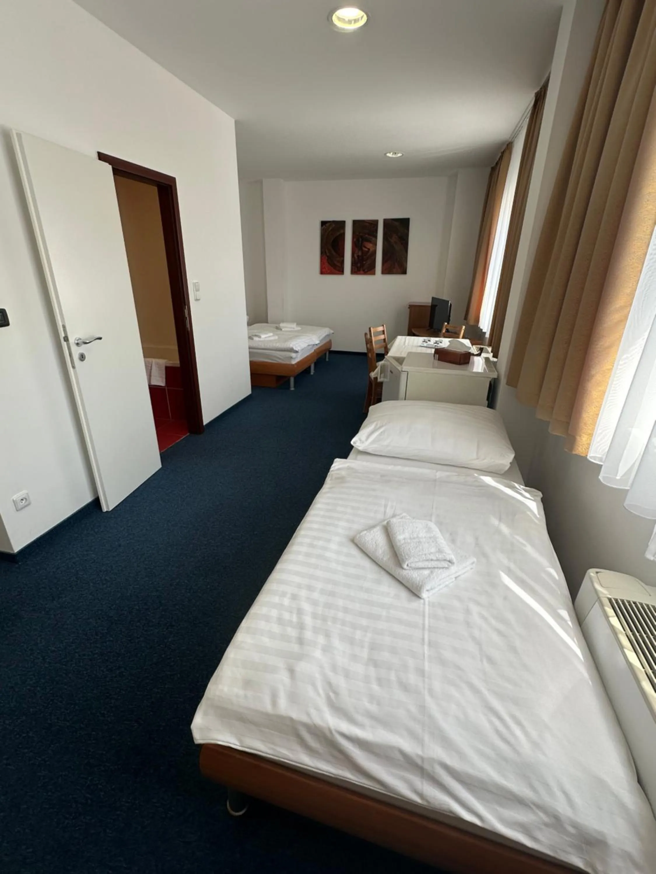 Photo of the whole room, Bed in Hotel Remy