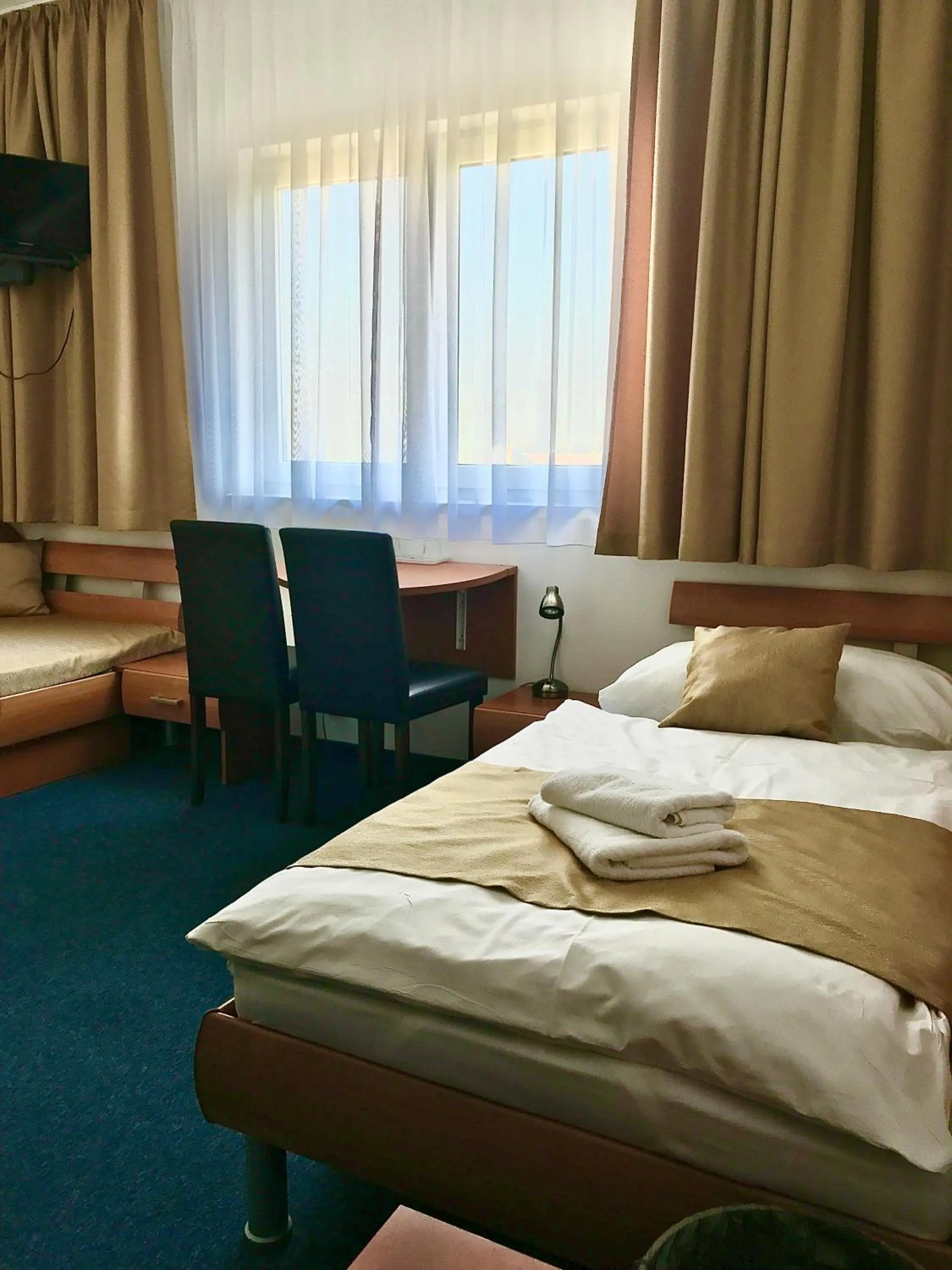 Photo of the whole room, Bed in Hotel Remy