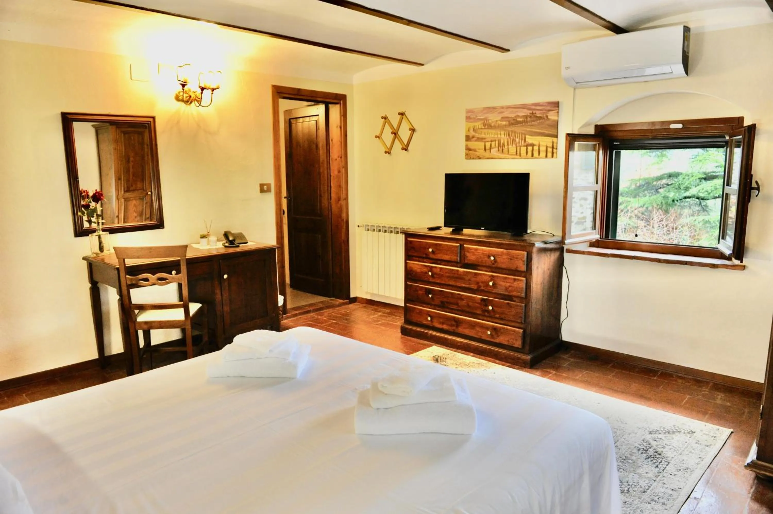 Photo of the whole room, Bed in Villa Schiatti