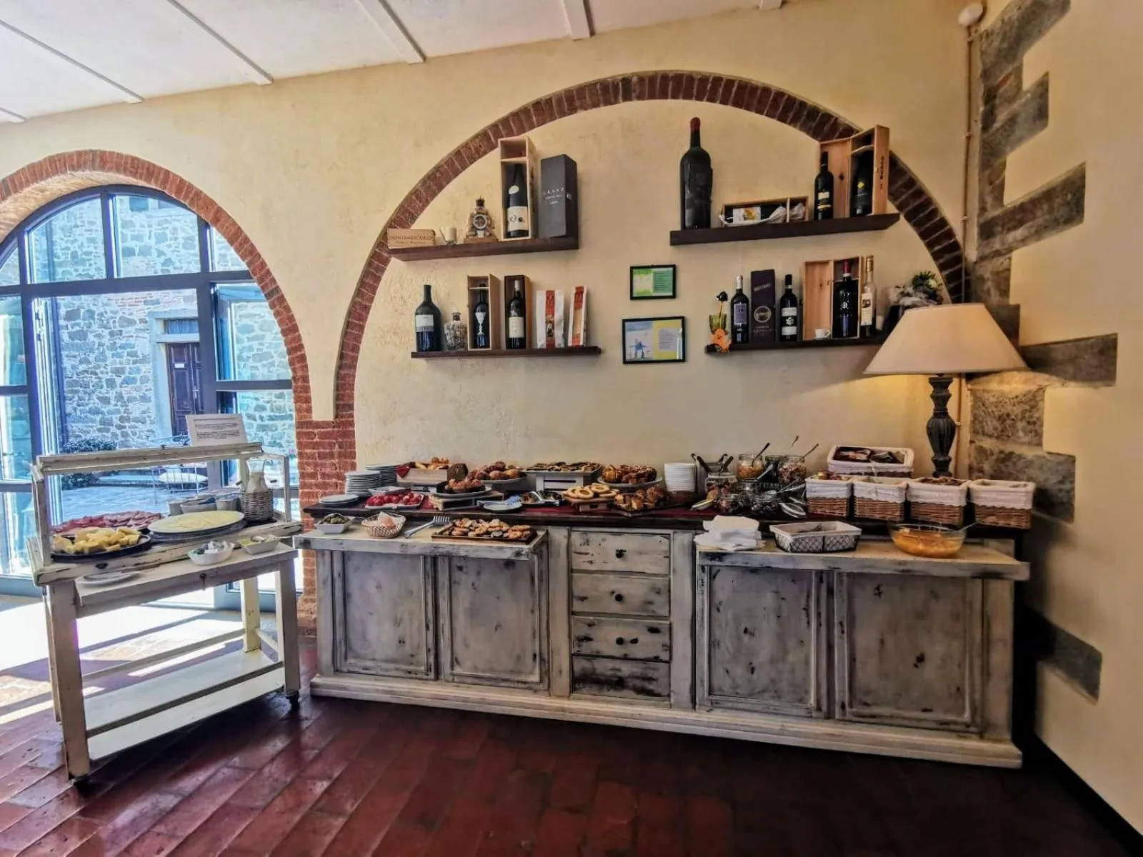 Buffet breakfast in Villa Schiatti