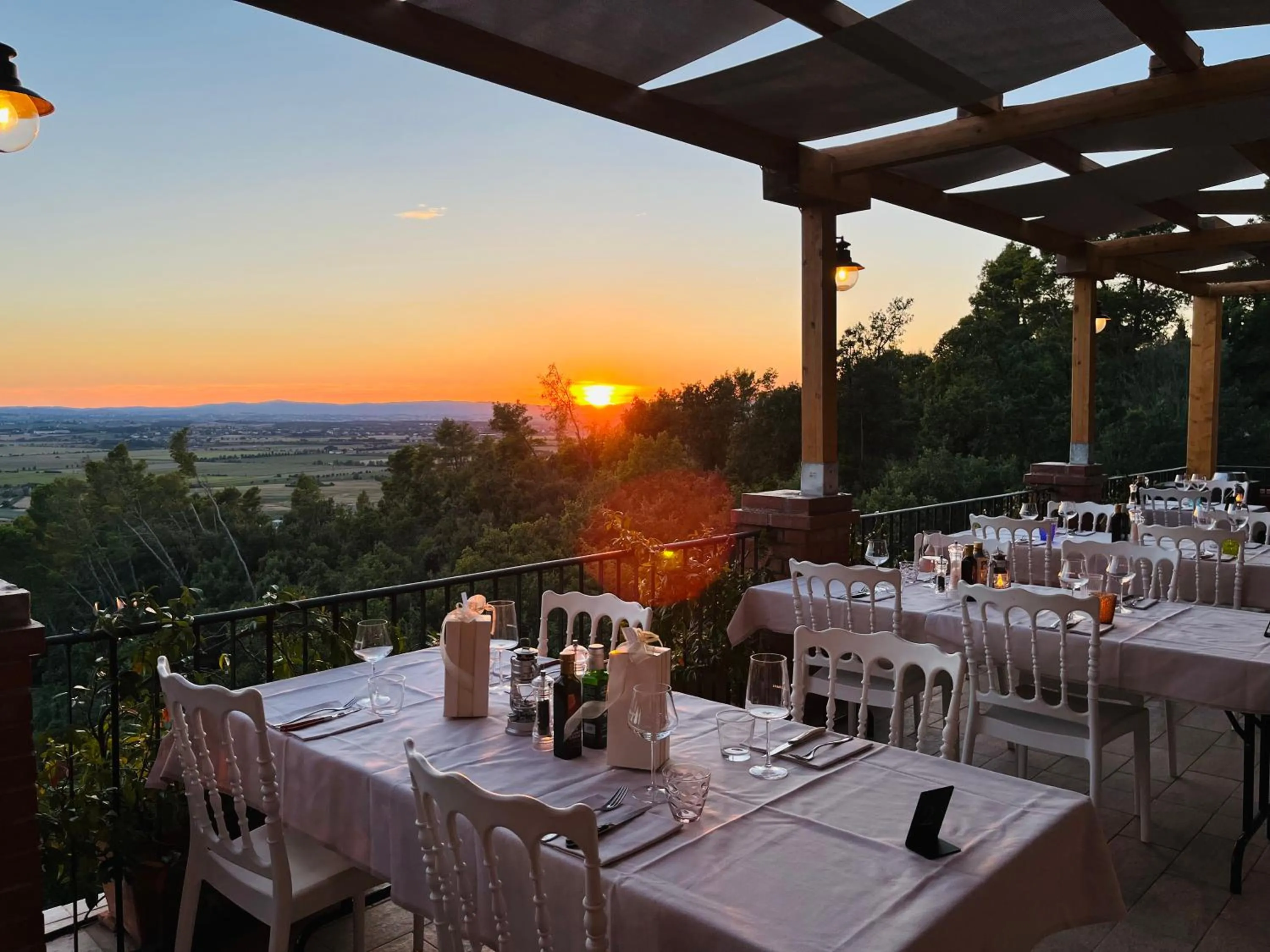 Restaurant/places to eat in Villa Schiatti