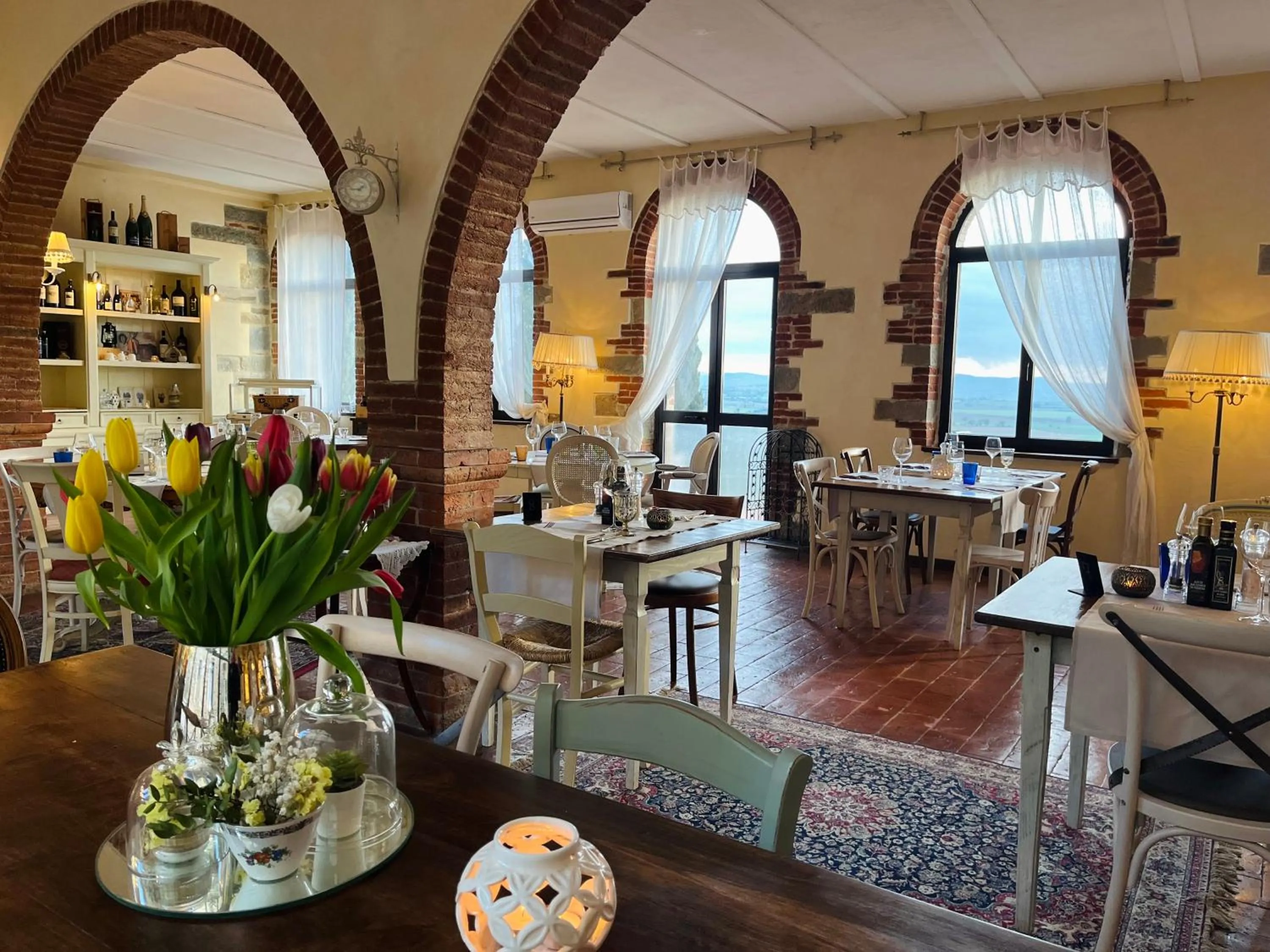 Restaurant/places to eat in Villa Schiatti