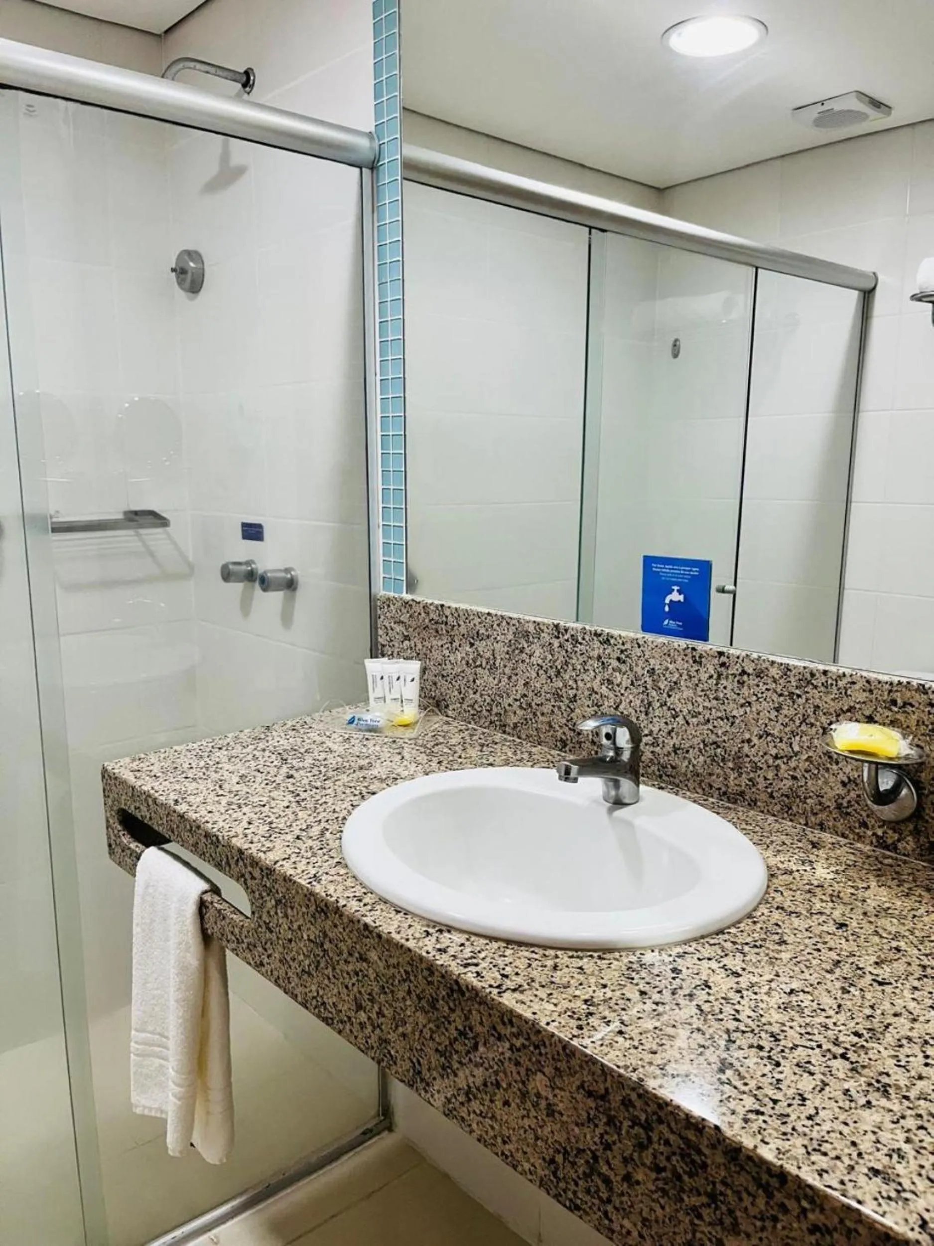 Shower in Blue Tree Premium Manaus