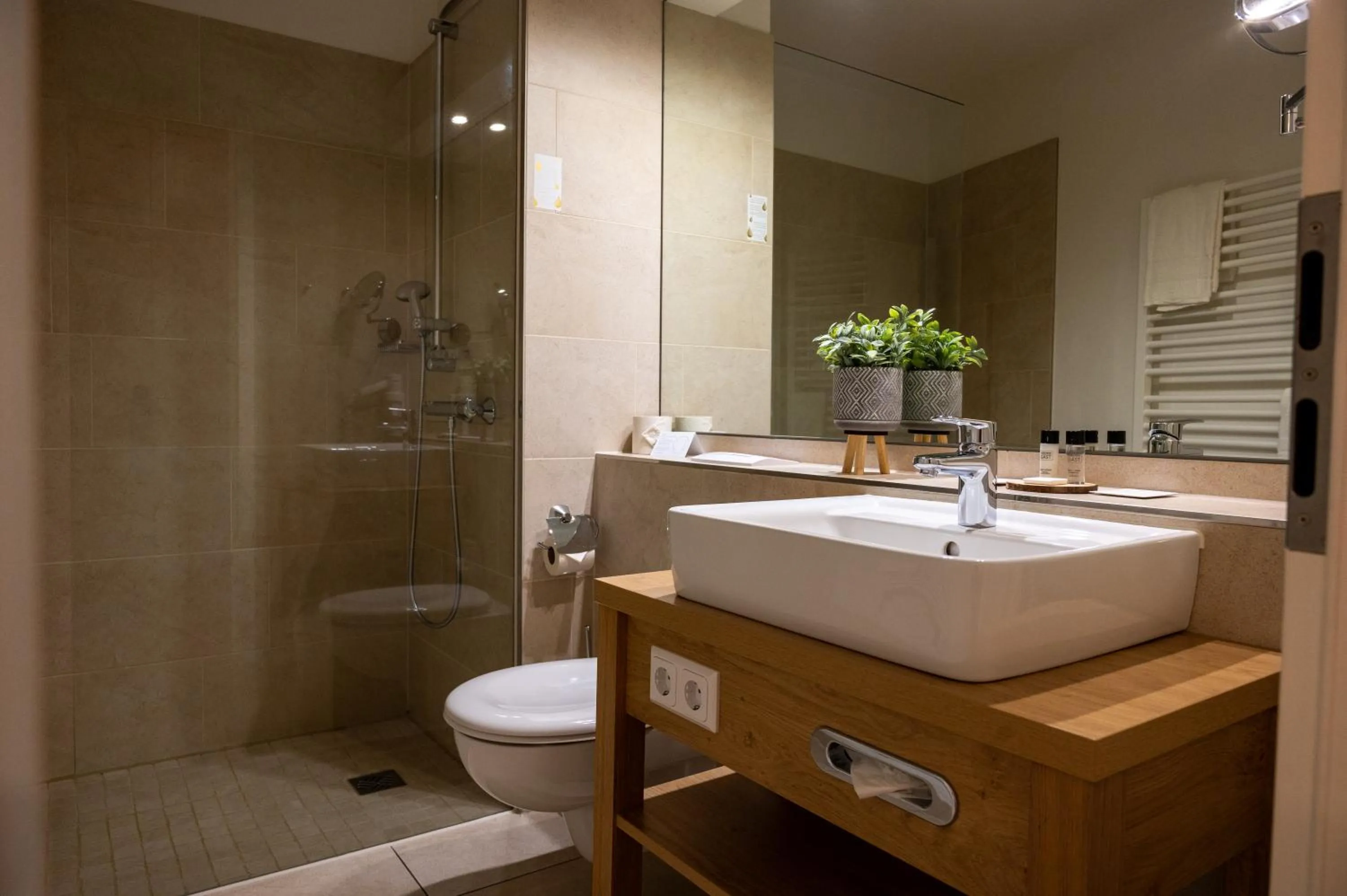 Photo of the whole room in Landhotel Jann Hinsch Hof