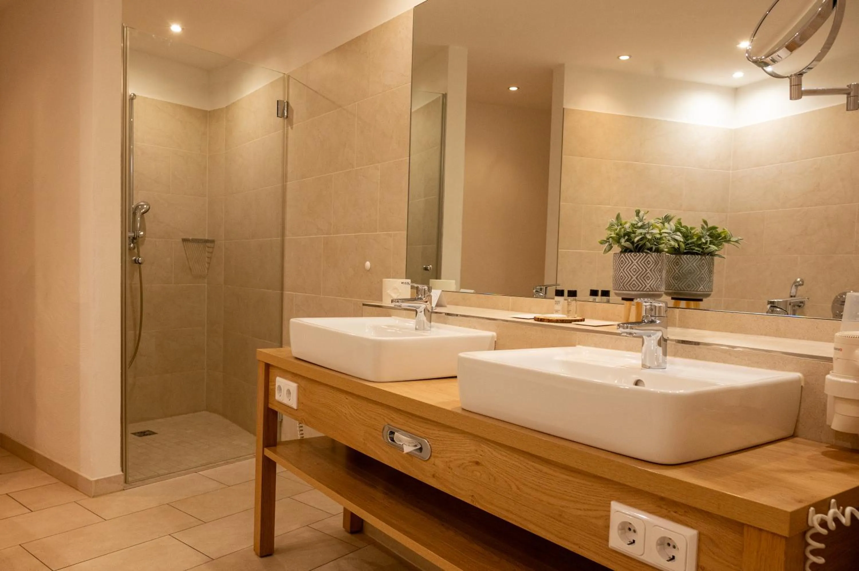 Bathroom in Landhotel Jann Hinsch Hof