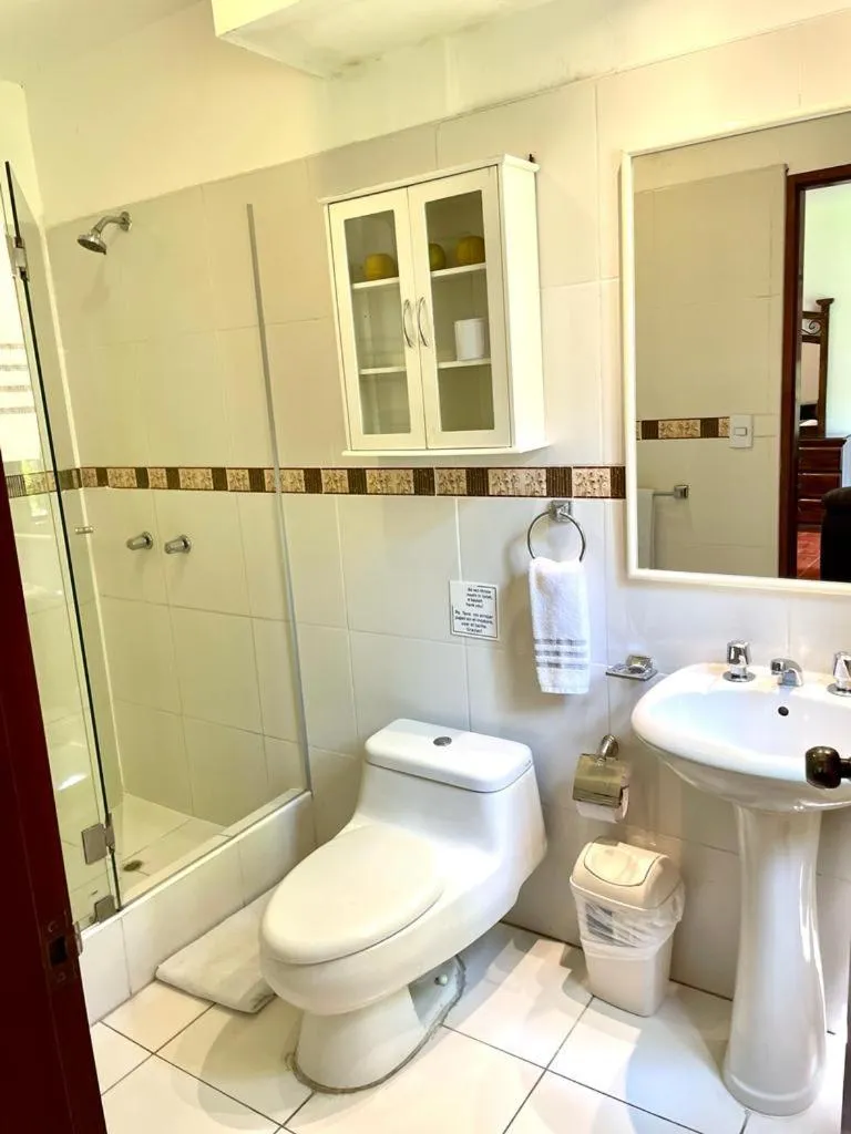 Shower in Casa Bella Boutique Hotel San Isidro