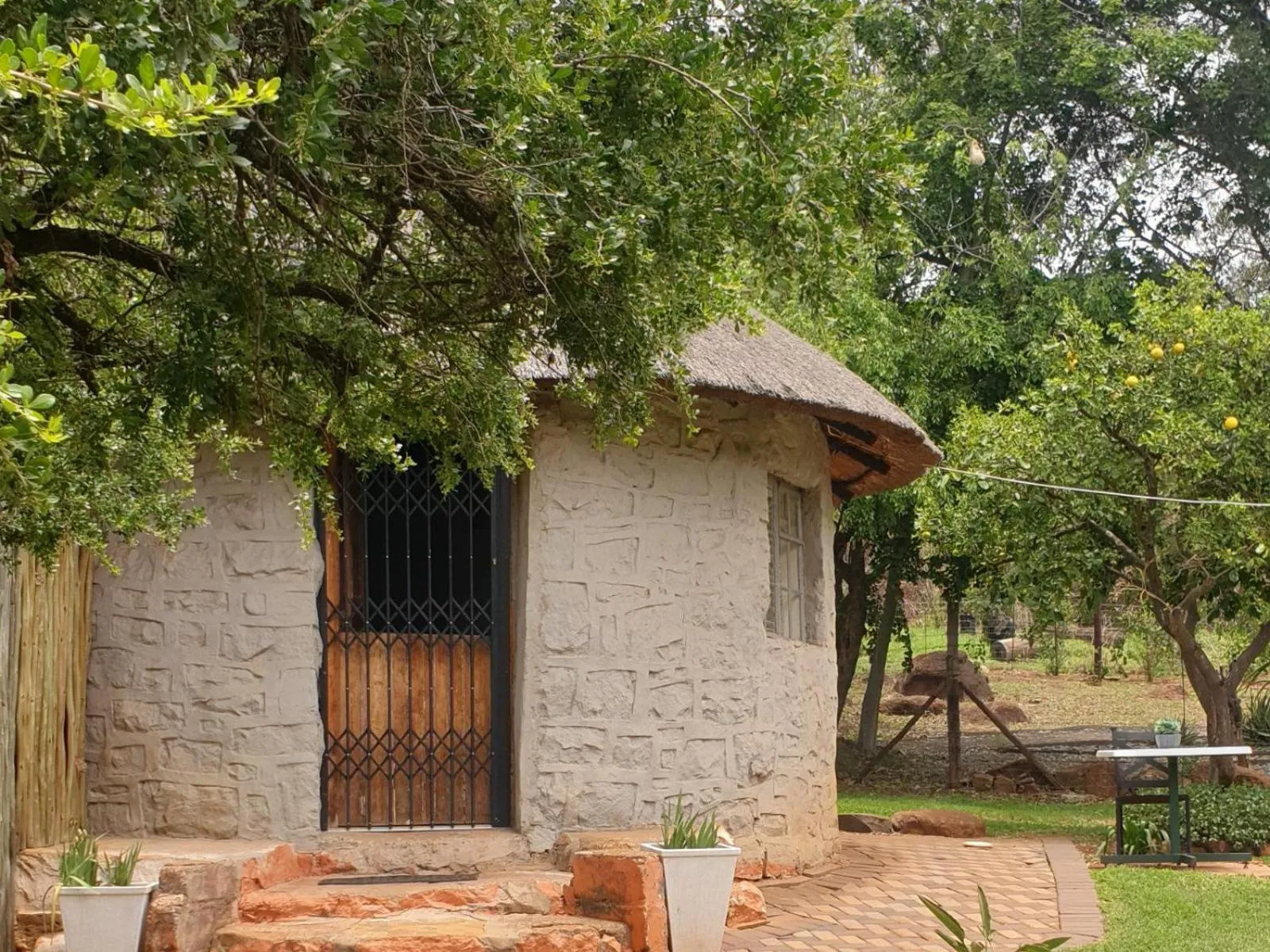 Facade/entrance in Haggards on Hilldrop