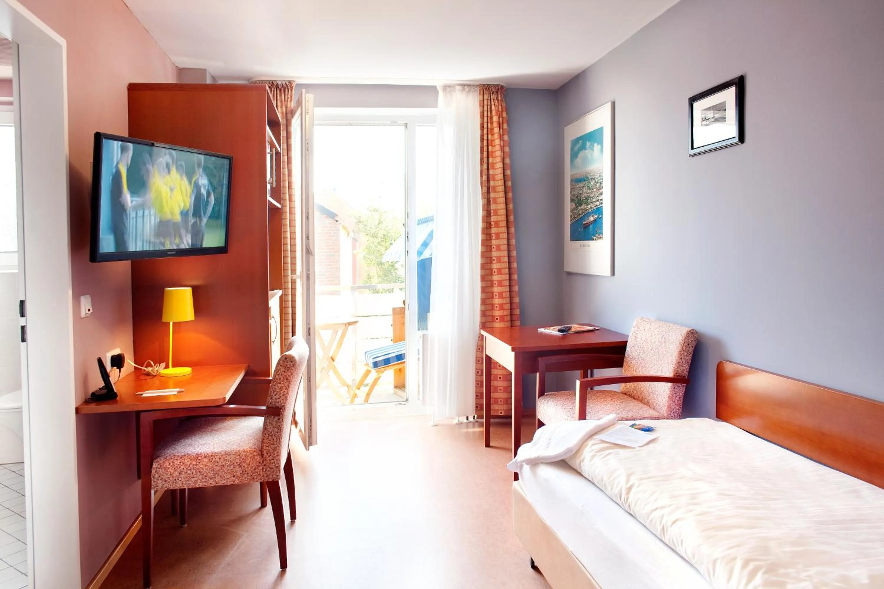 Balcony/Terrace, Bed in Hotel Helgoländer Klassik