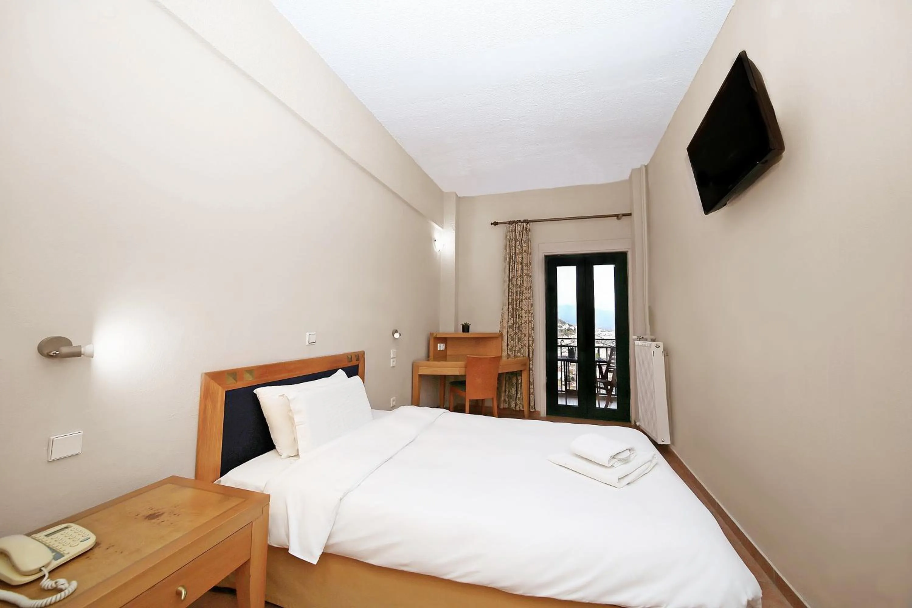 Property building, Bed in Hotel Lecadin