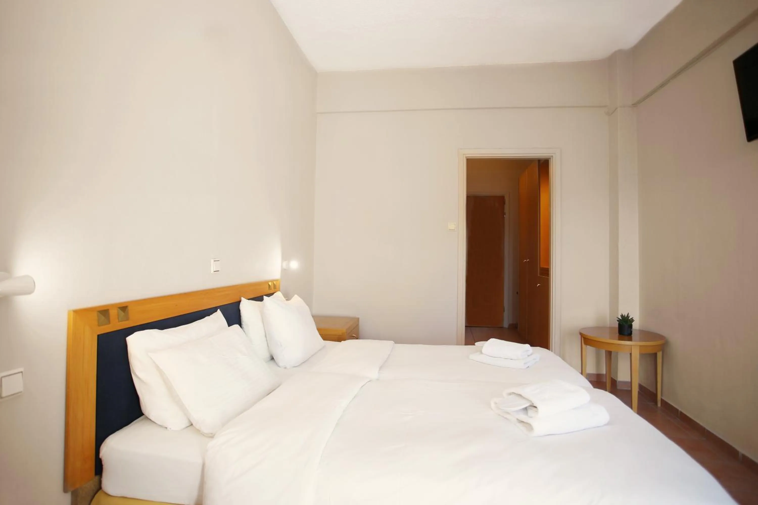 Property building, Bed in Hotel Lecadin