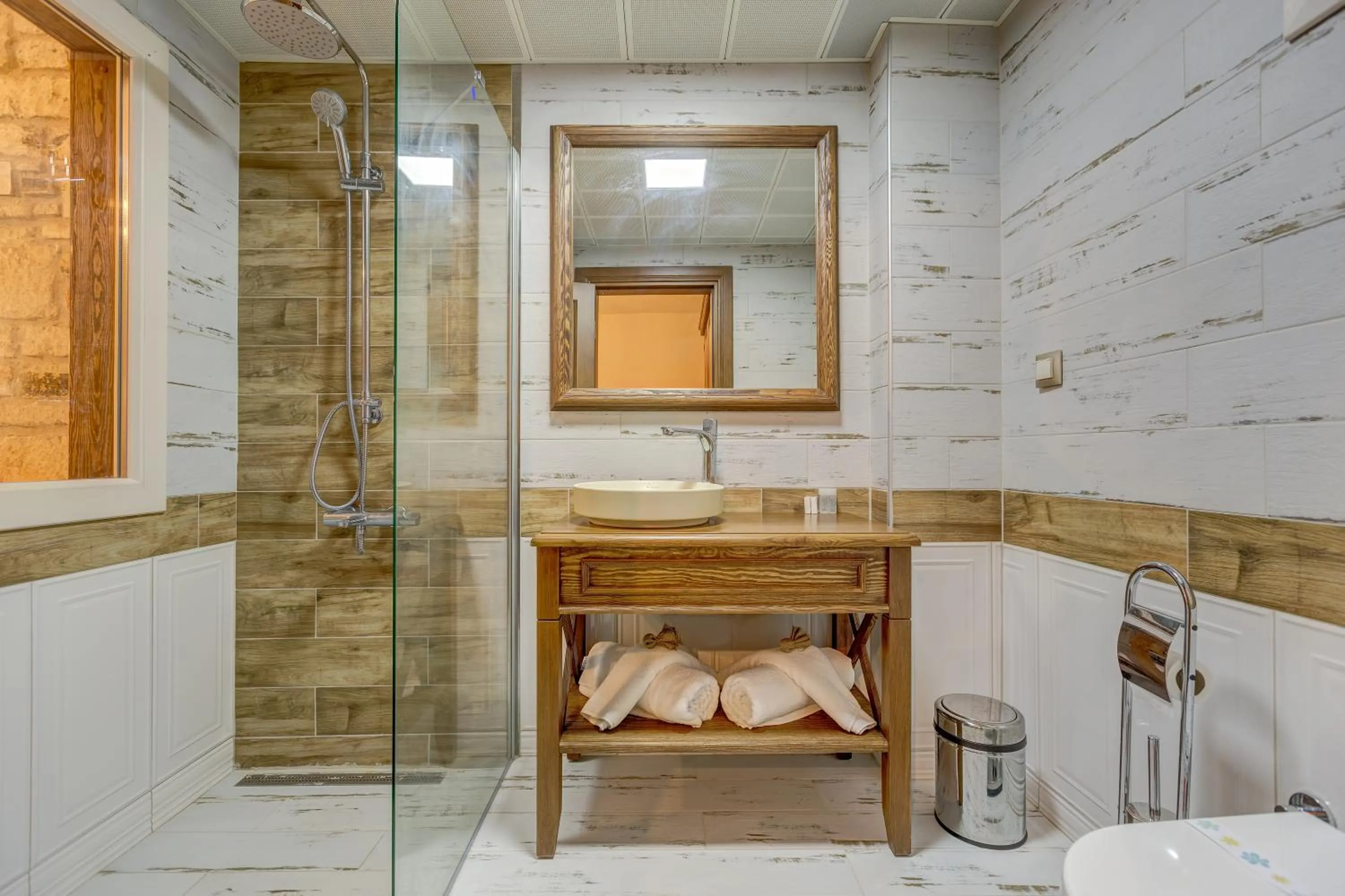 Shower in Navalia Hotel