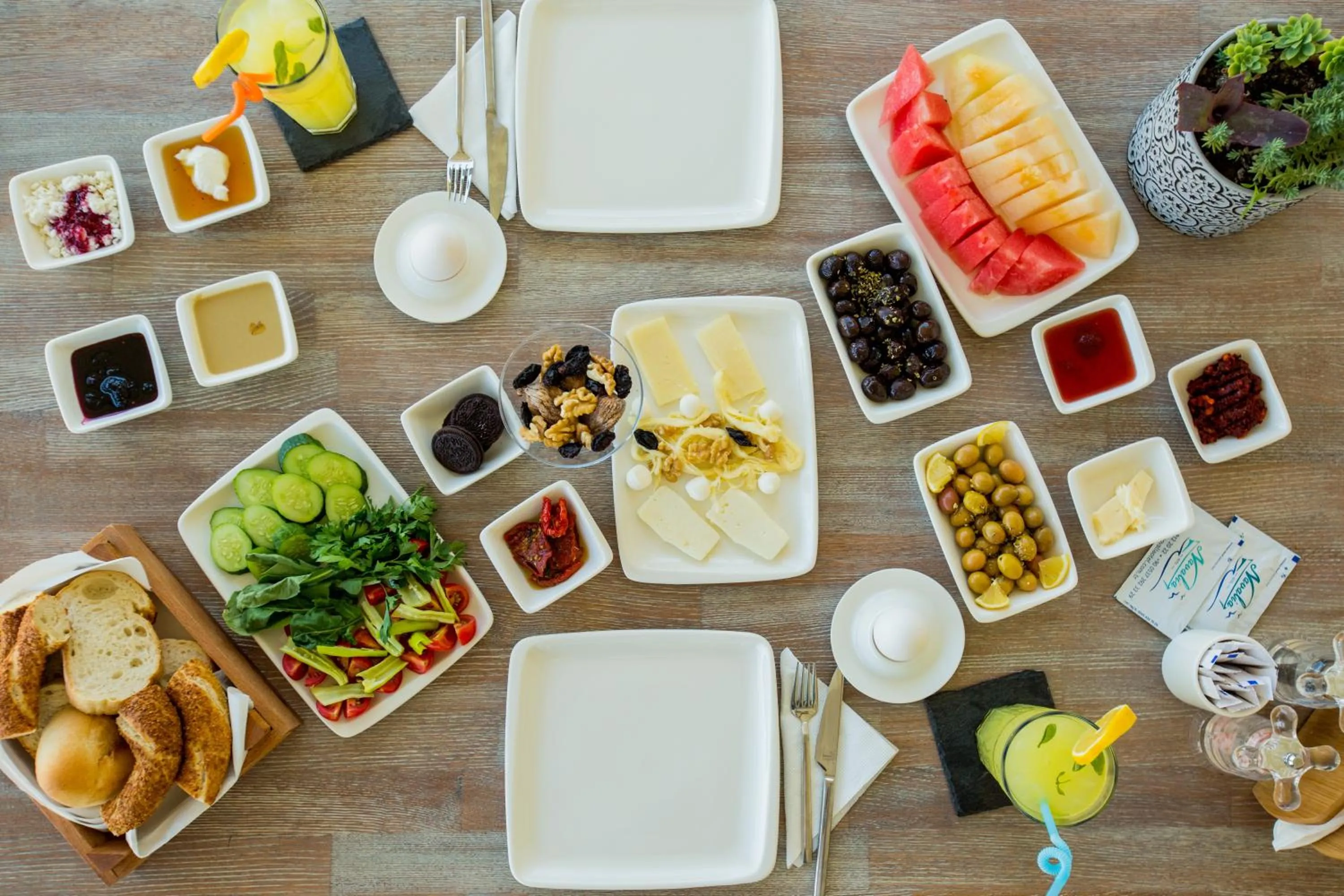 Food and drinks in Navalia Hotel