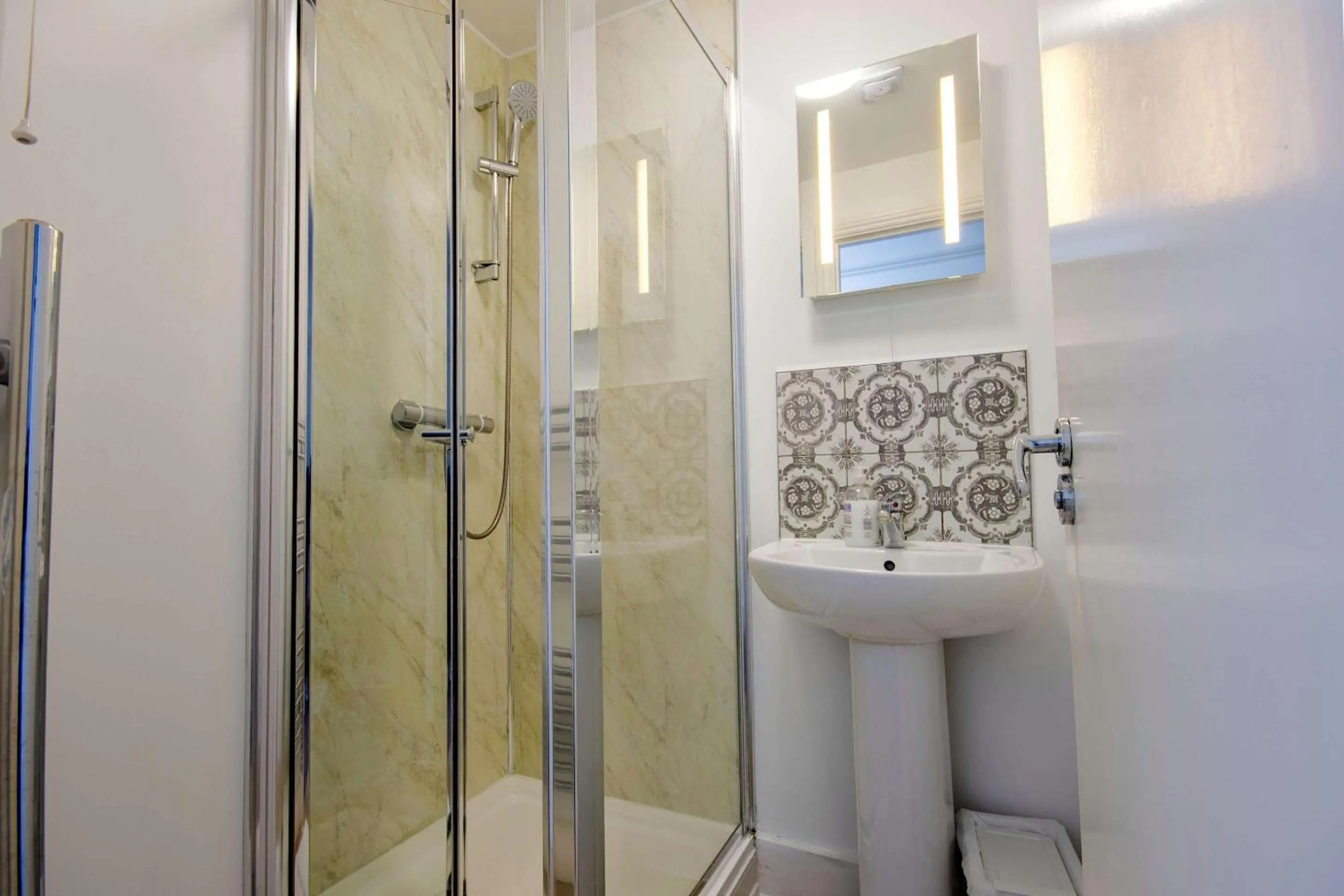 Bathroom in The Green W7