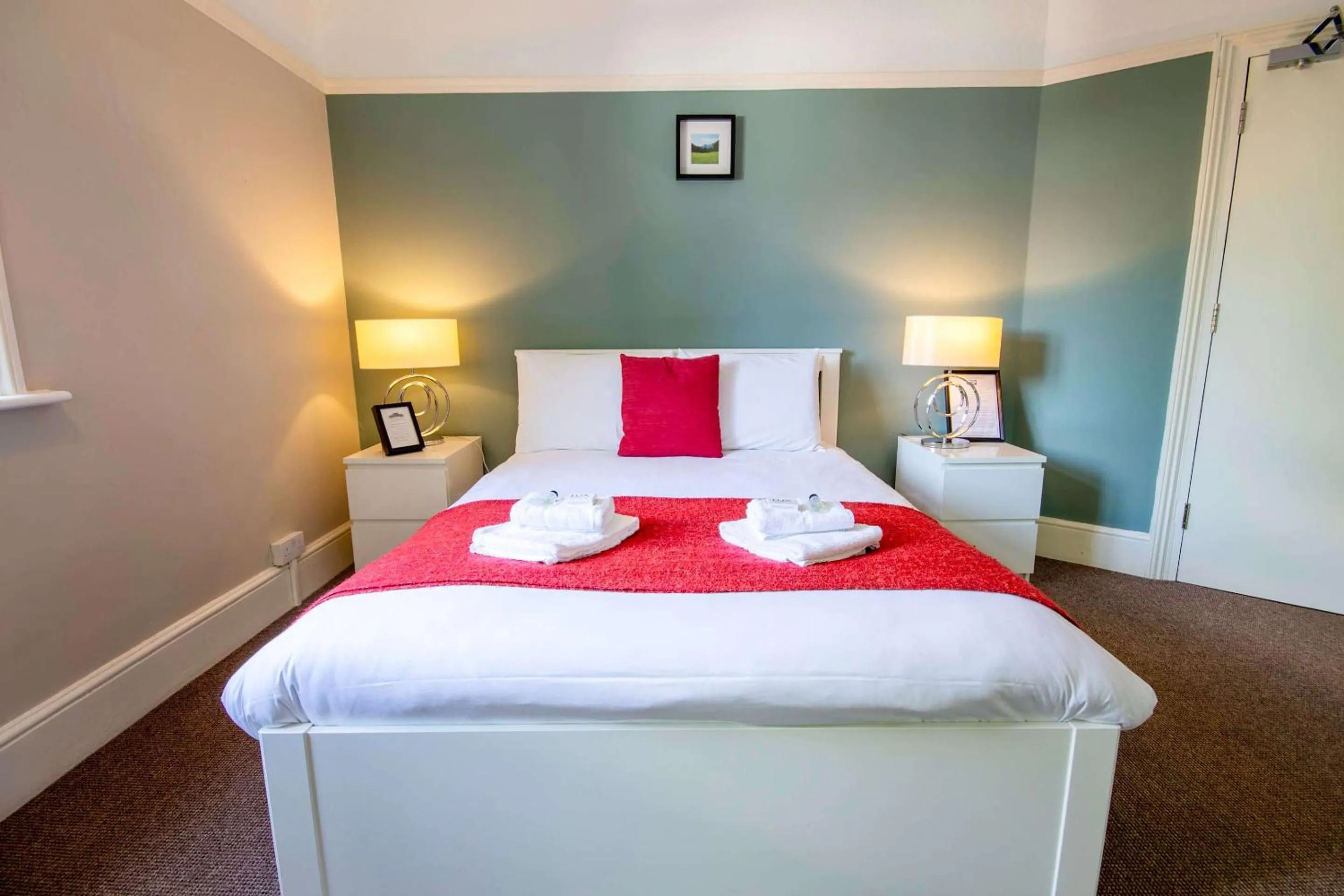 Bedroom, Bed in The Green W7