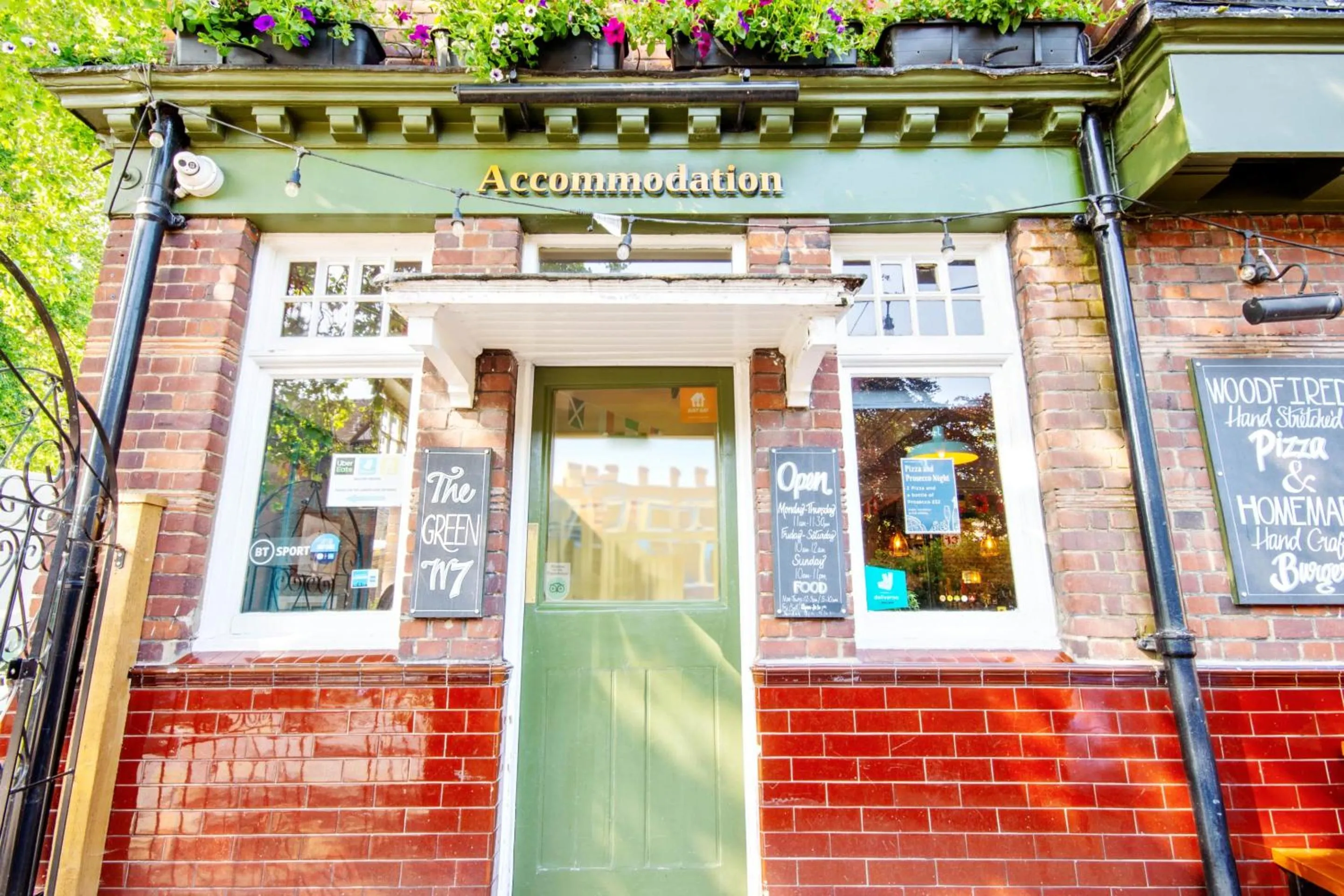 Facade/entrance in The Green W7