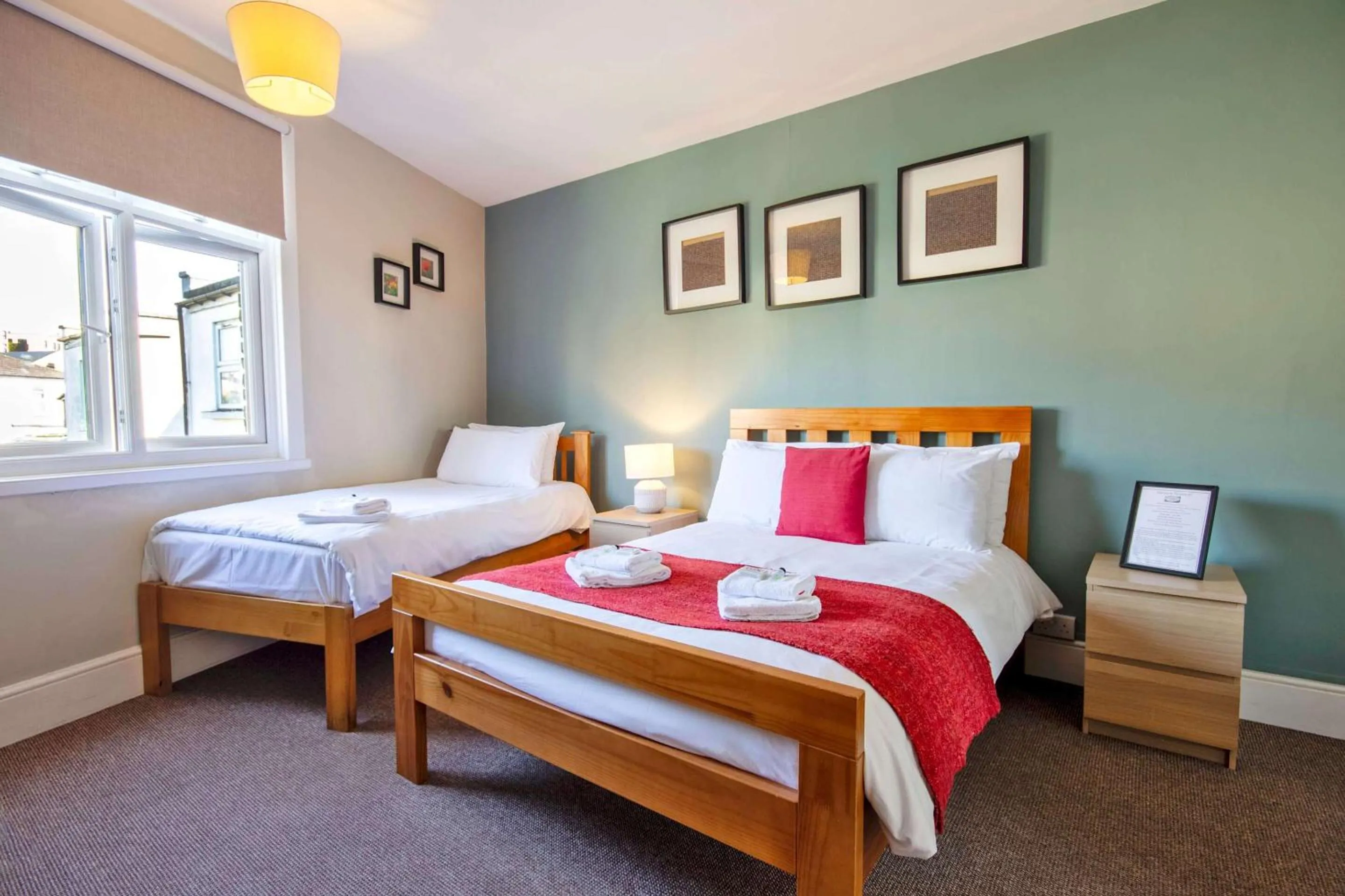 Bedroom, Bed in The Green W7