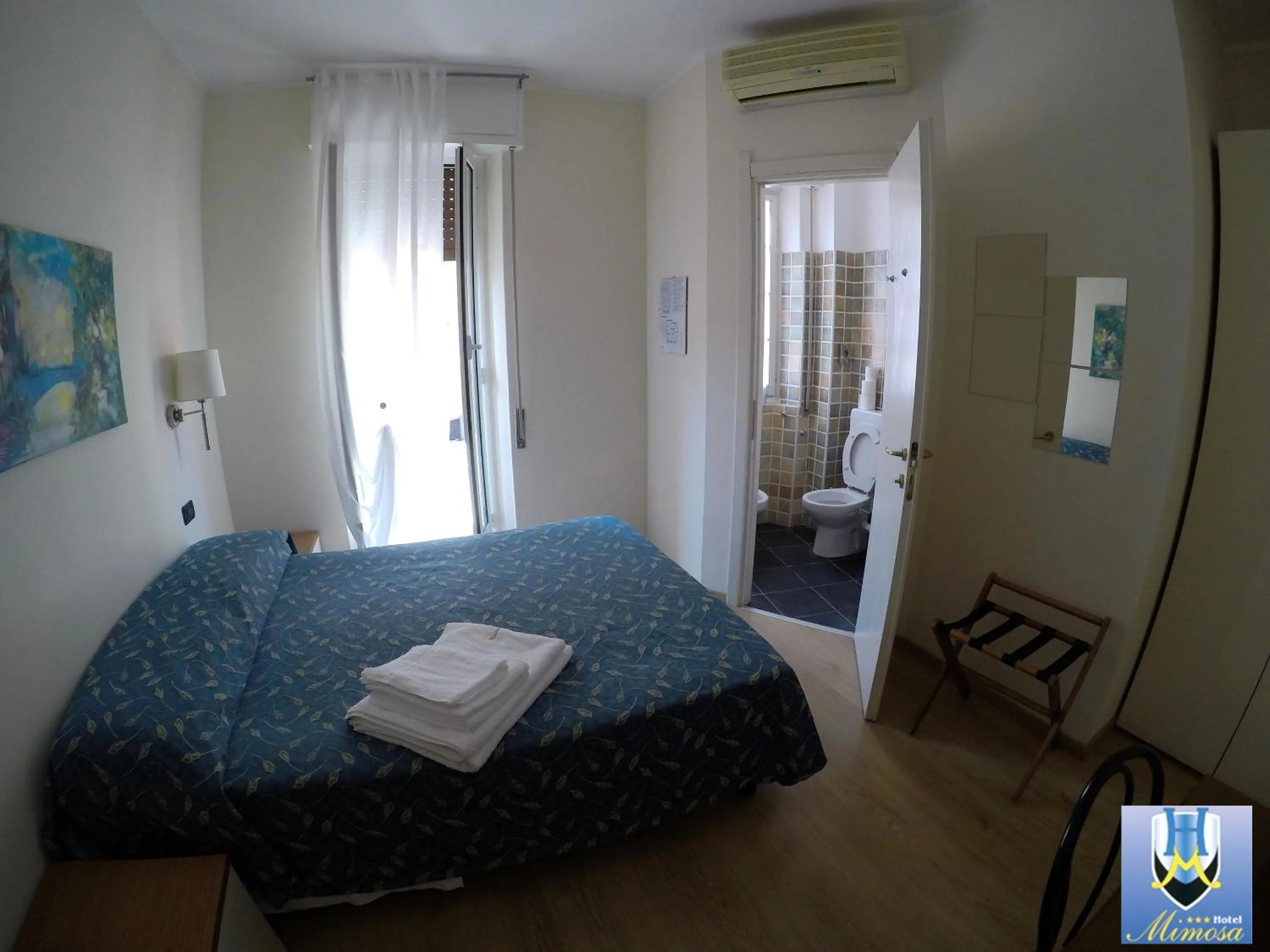 Photo of the whole room in Hotel Mimosa