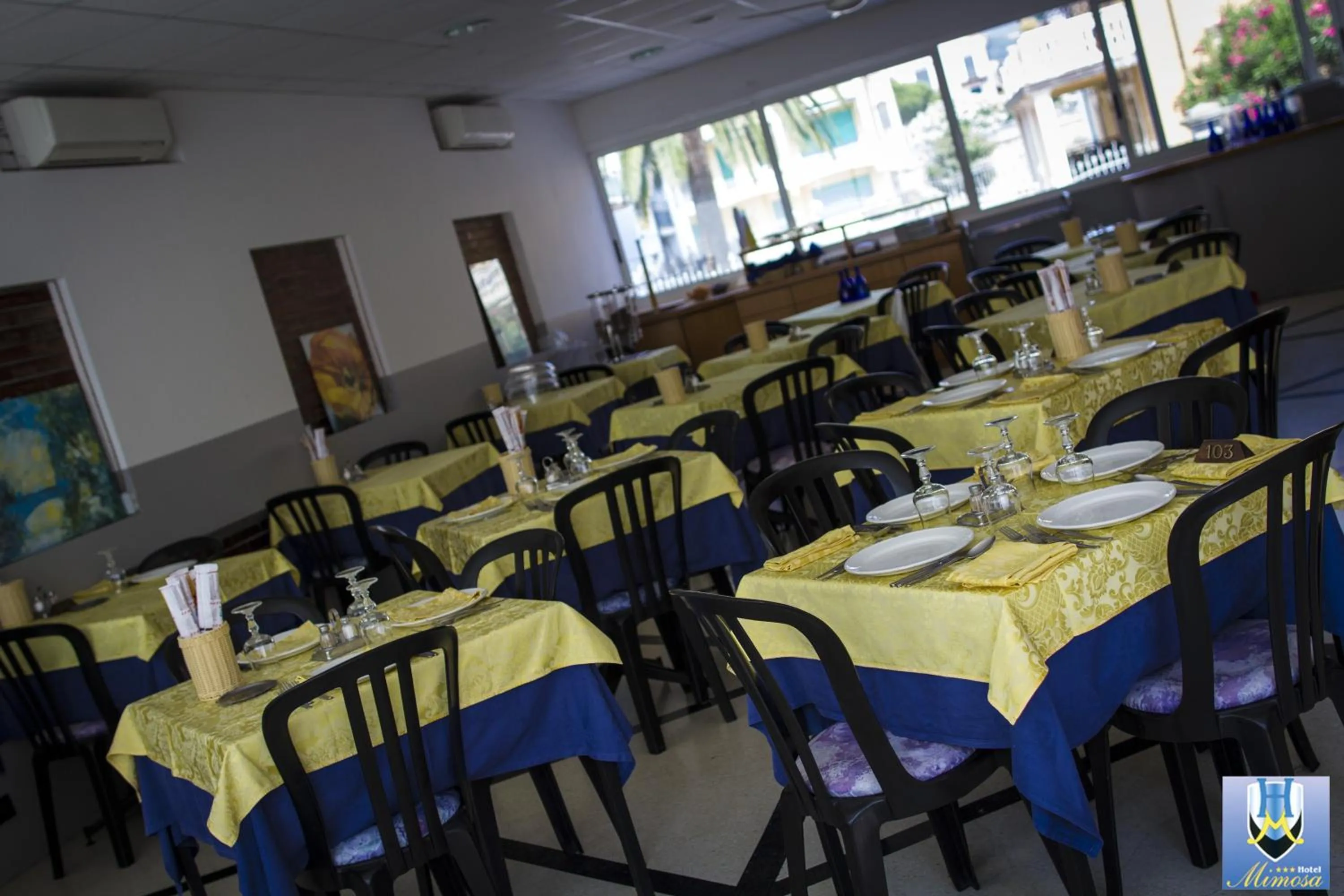 Restaurant/places to eat in Hotel Mimosa