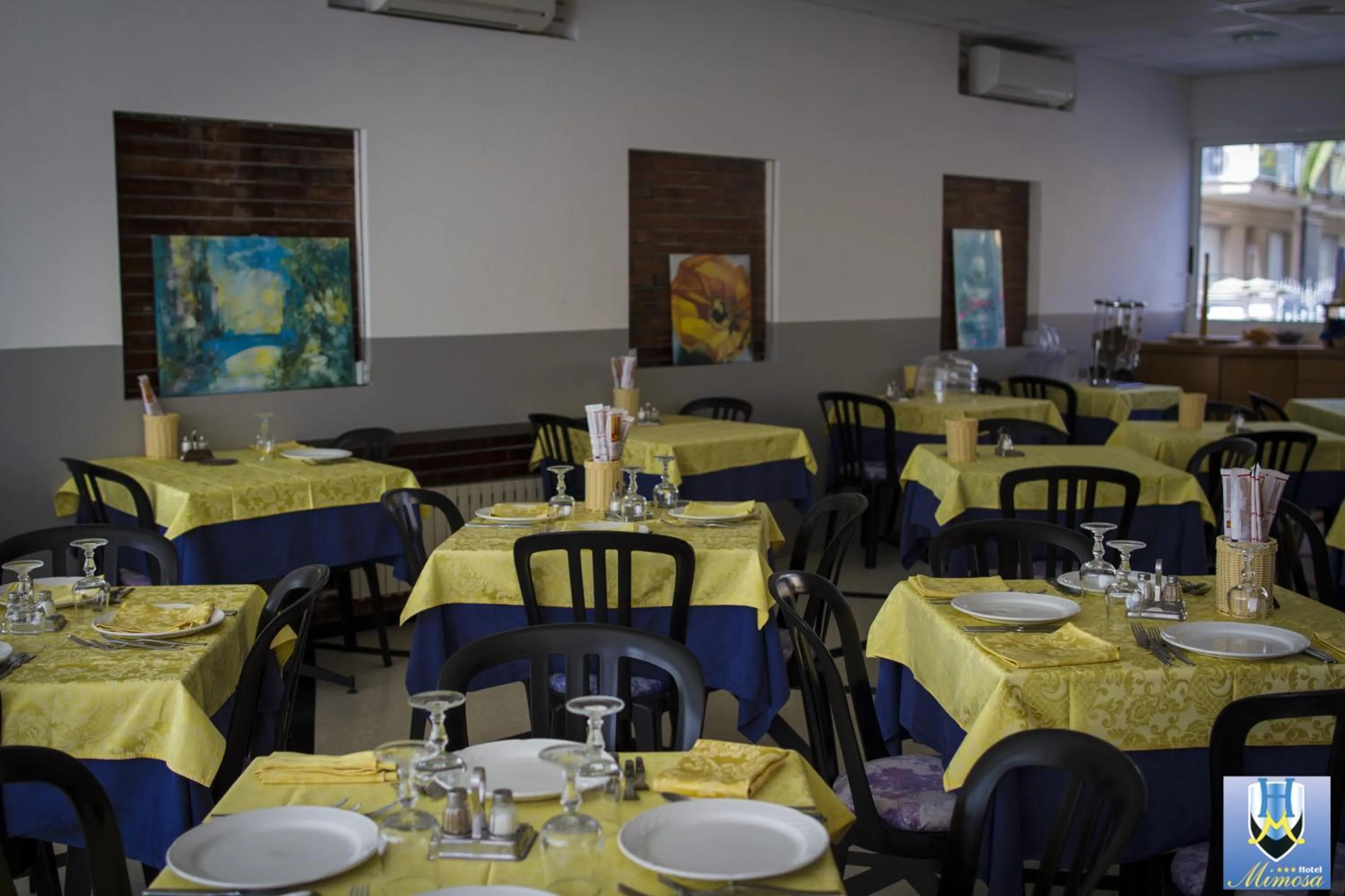 Restaurant/places to eat in Hotel Mimosa