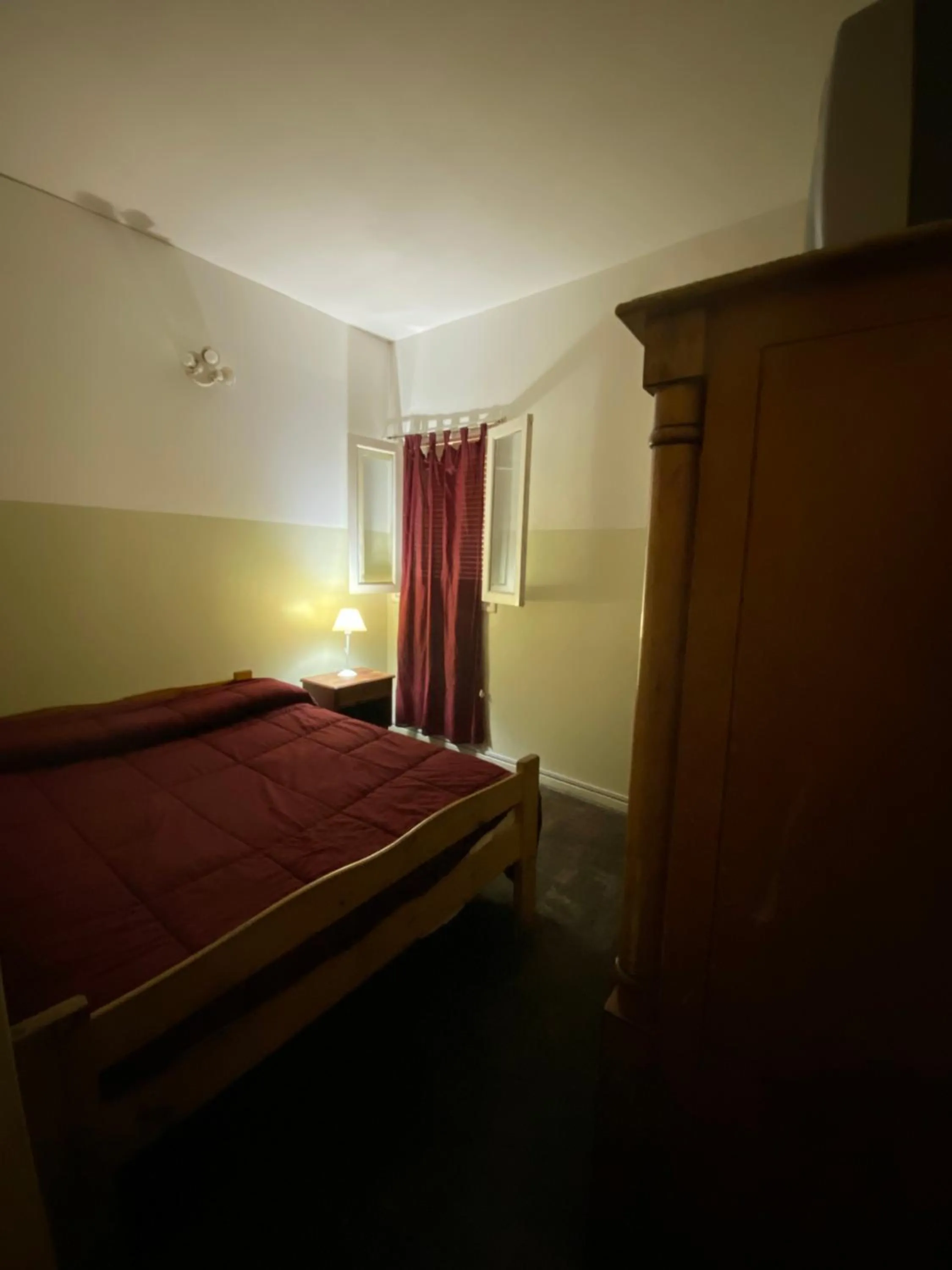 Photo of the whole room, Bed in Mitre Suites