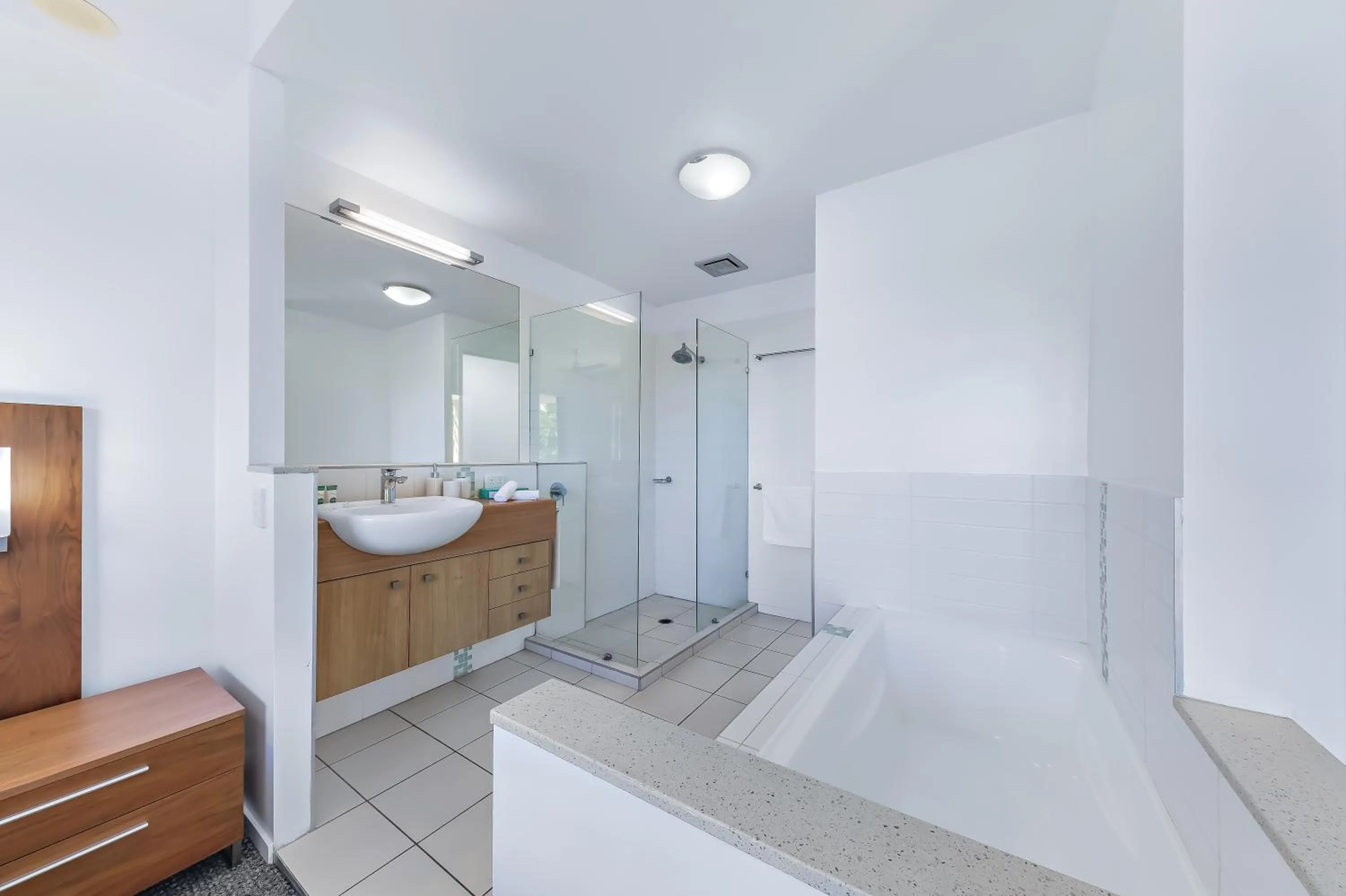 Shower in Airlie Summit Apartments