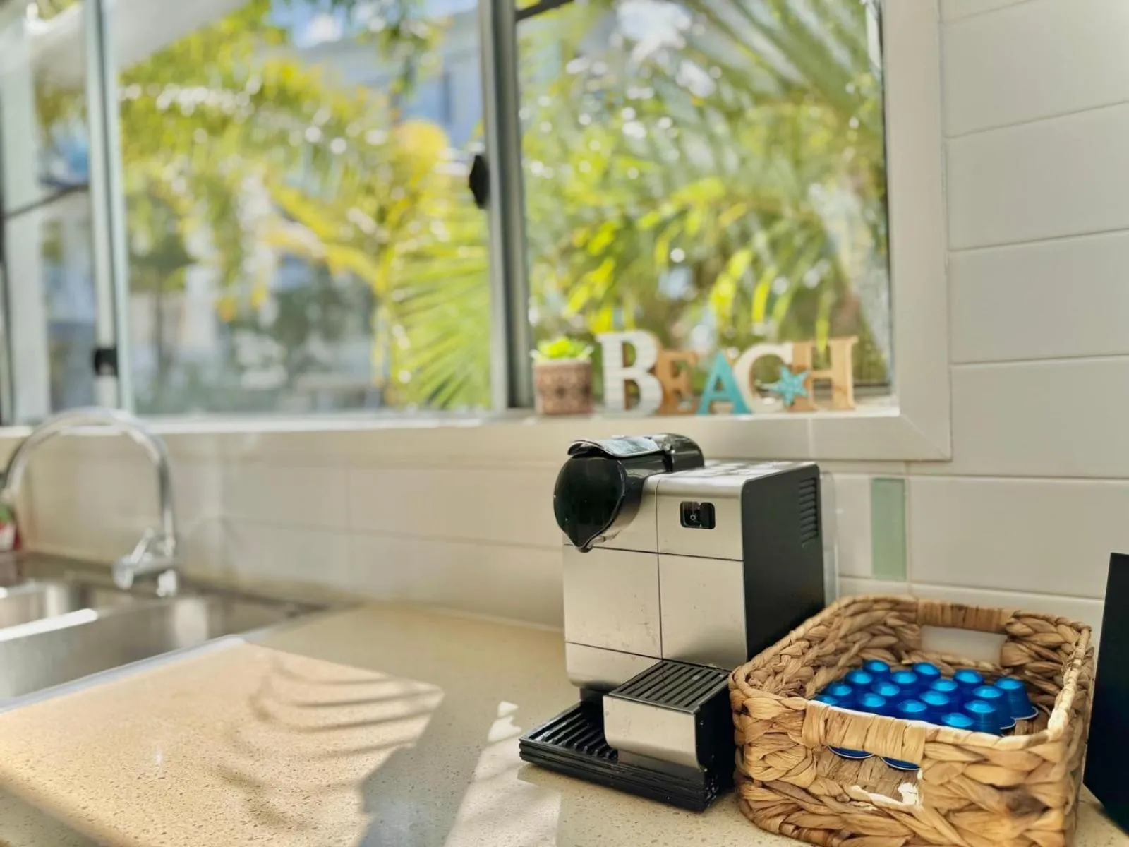 kitchen in Airlie Summit Apartments
