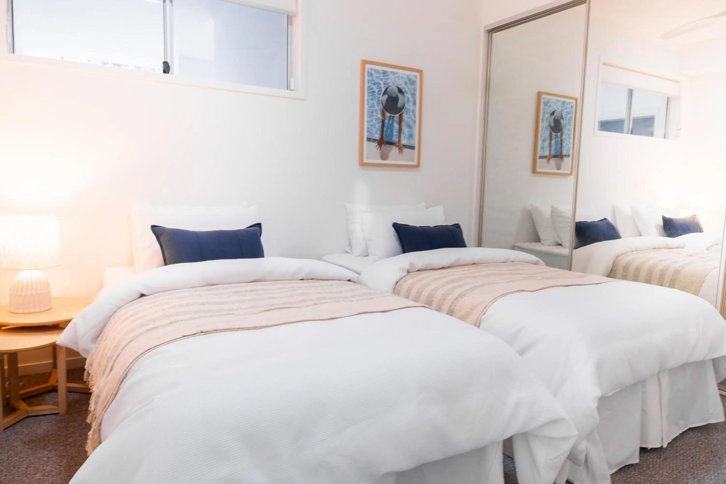 Bedroom, Bed in Airlie Summit Apartments