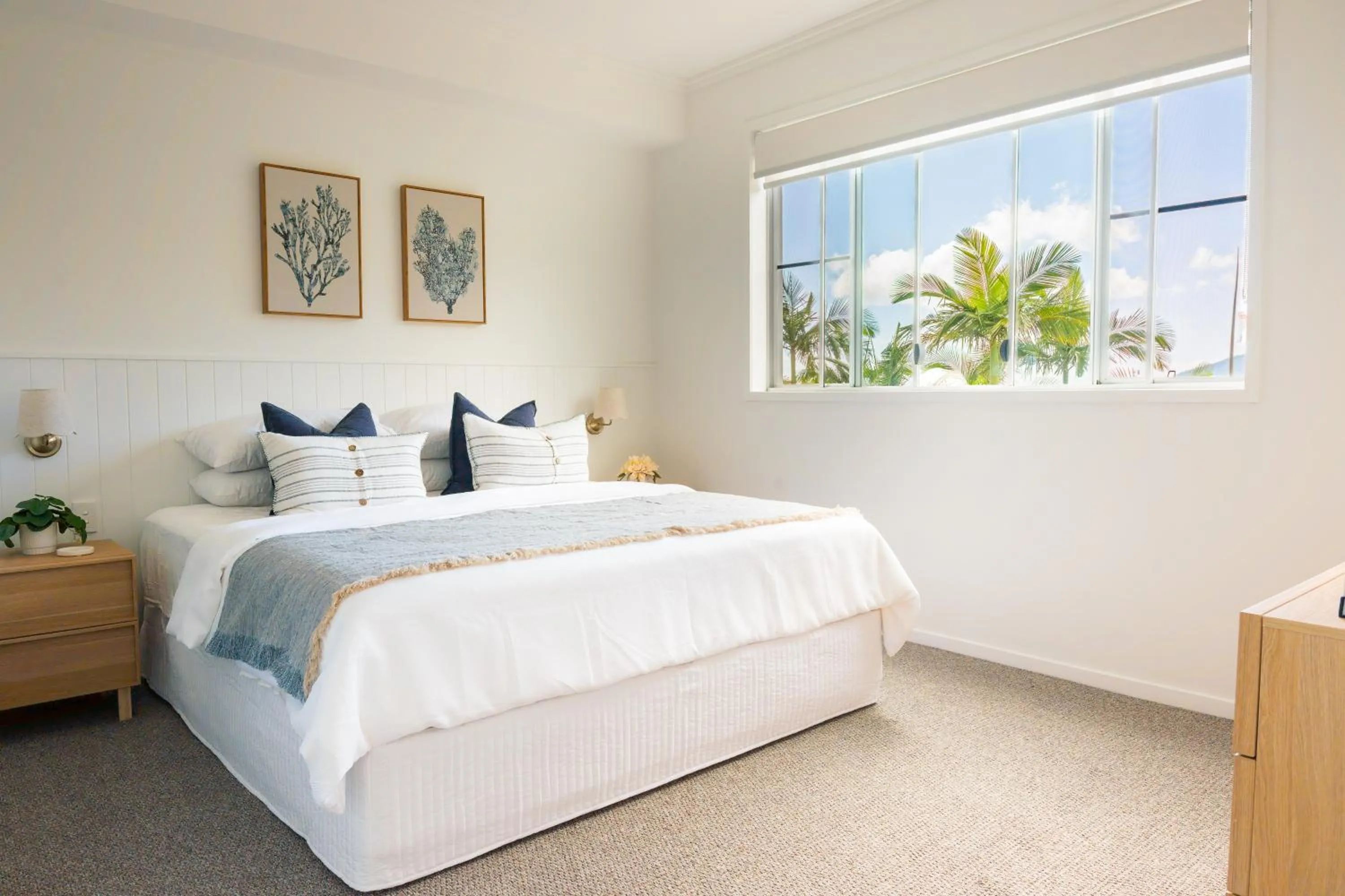 Bedroom, Bed in Airlie Summit Apartments