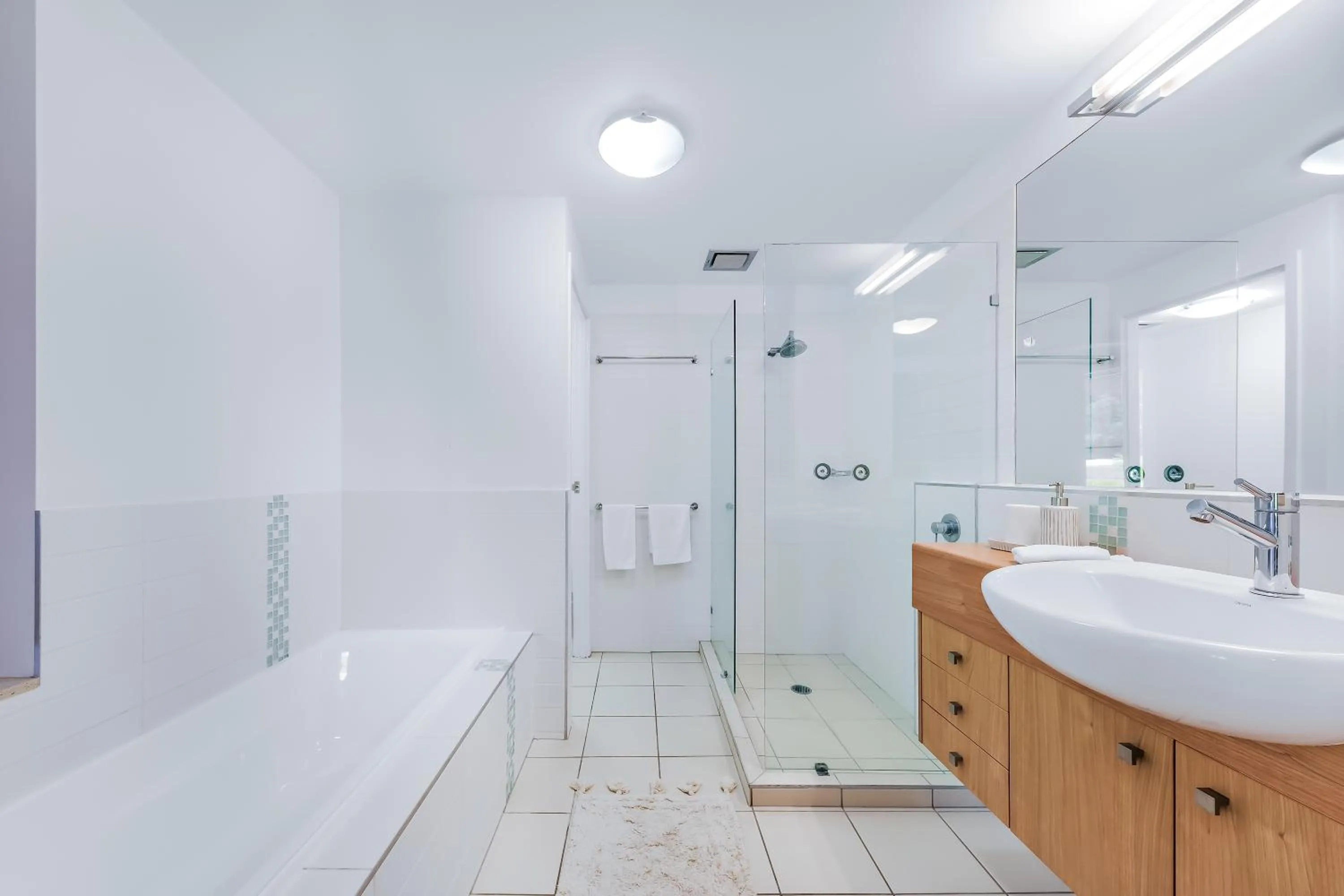 Shower in Airlie Summit Apartments