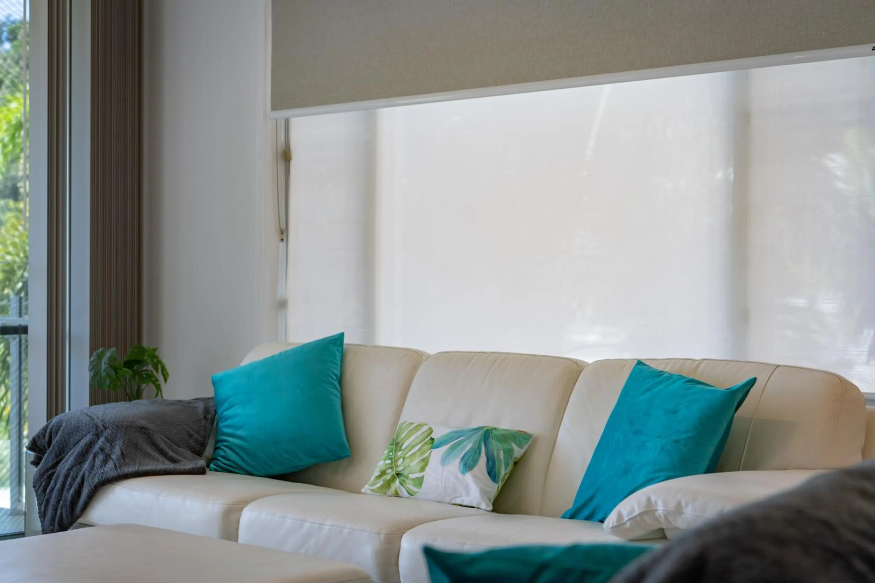 Living room in Airlie Summit Apartments