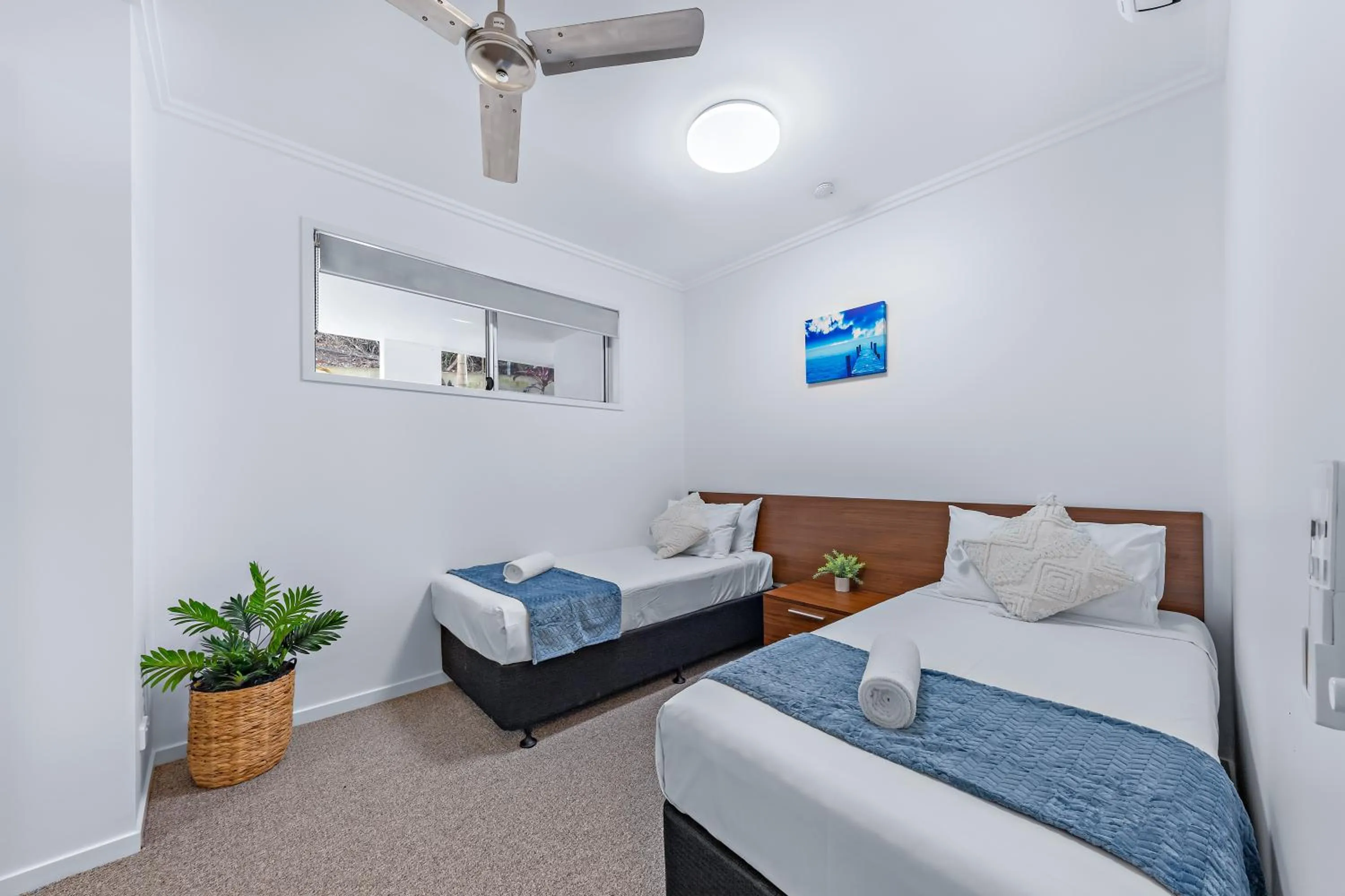 Bed in Airlie Summit Apartments