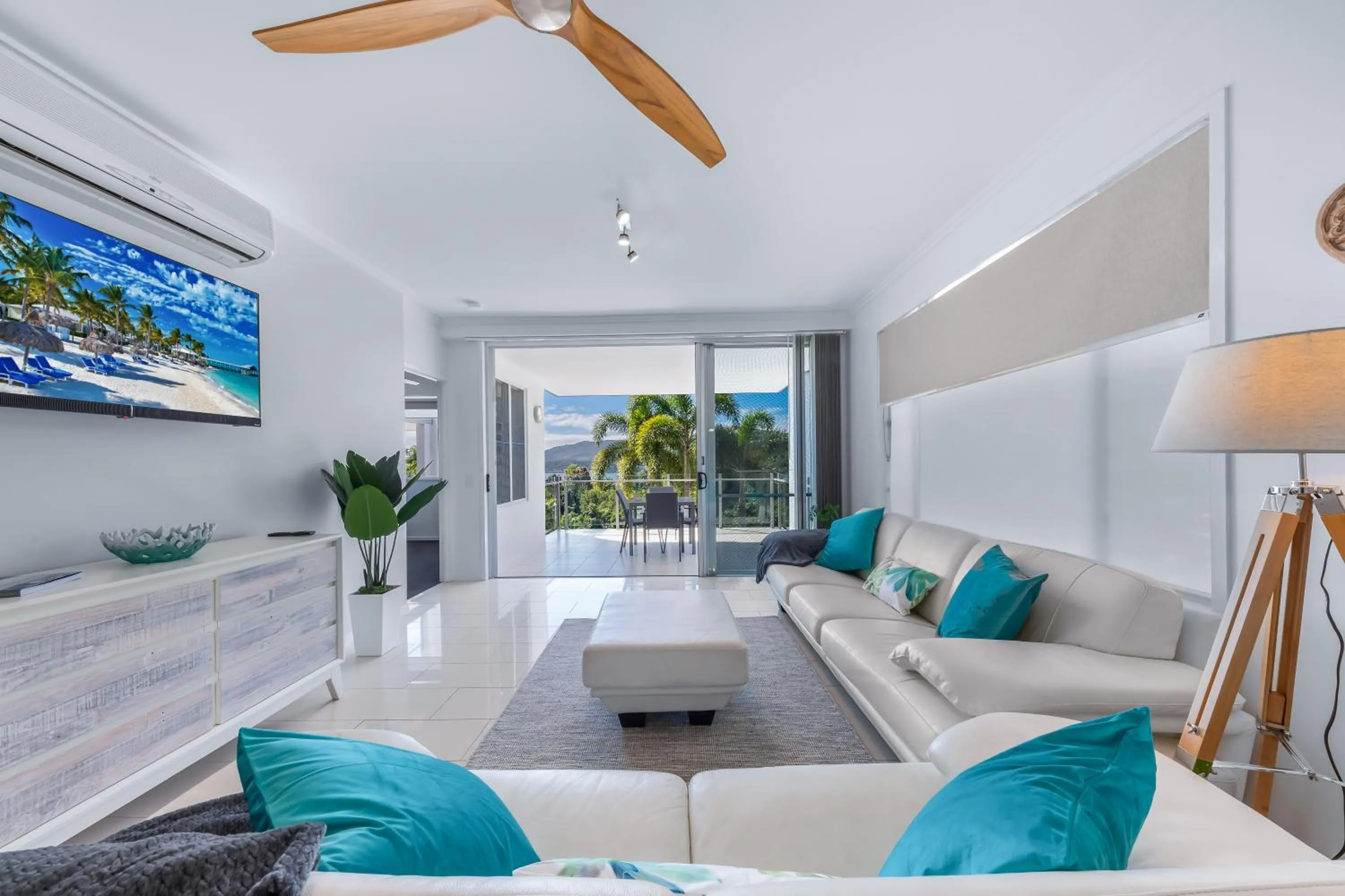 Living room in Airlie Summit Apartments