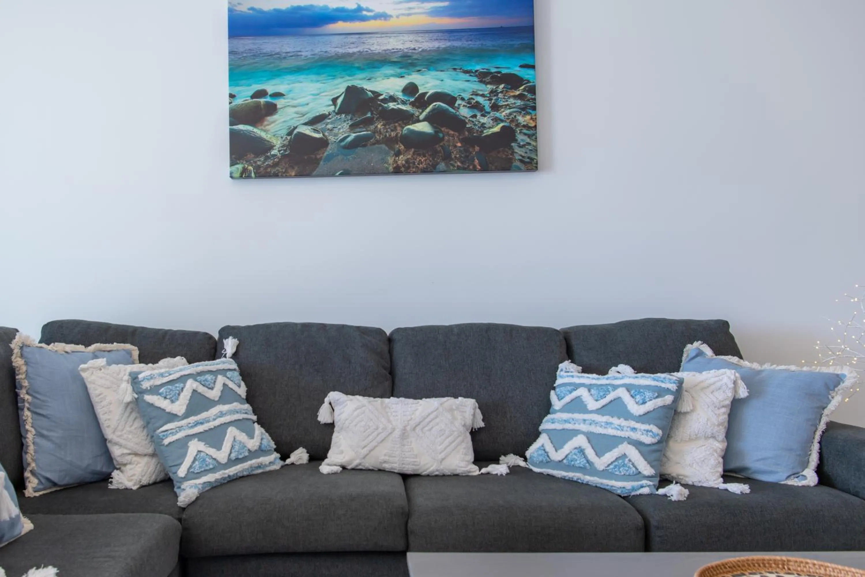 Living room in Airlie Summit Apartments