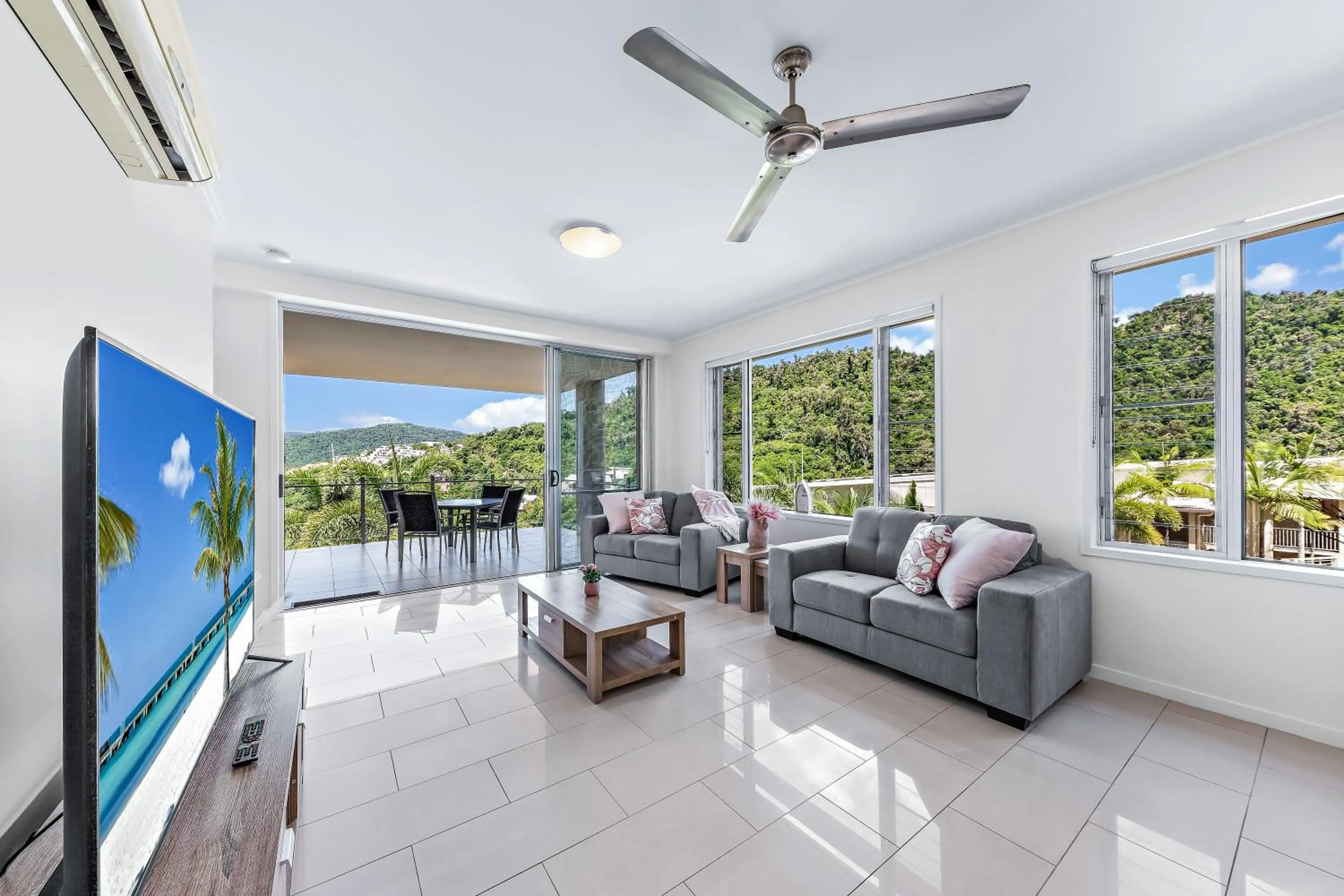 Day in Airlie Summit Apartments